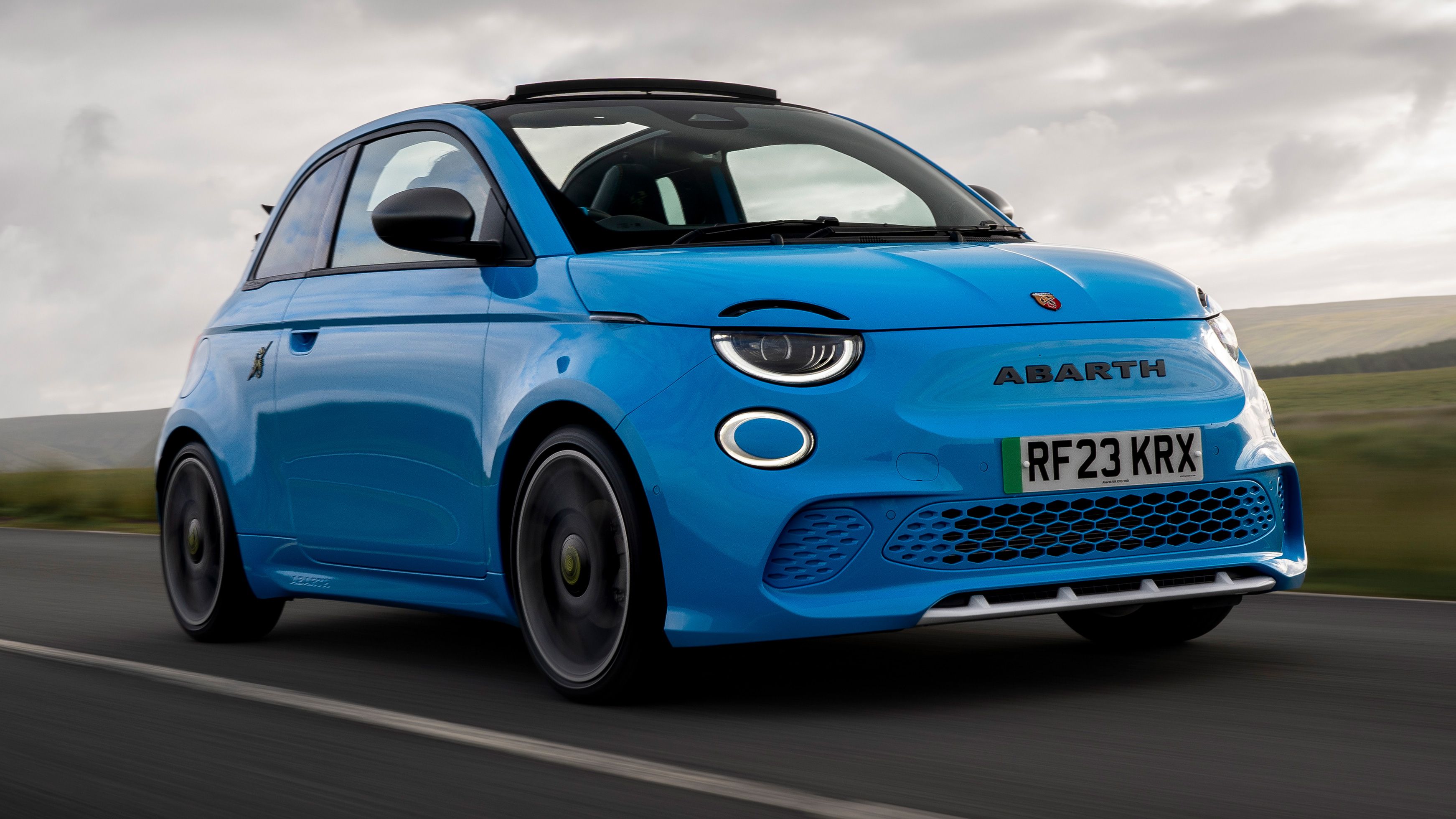 Abarth 500e cabrio front view