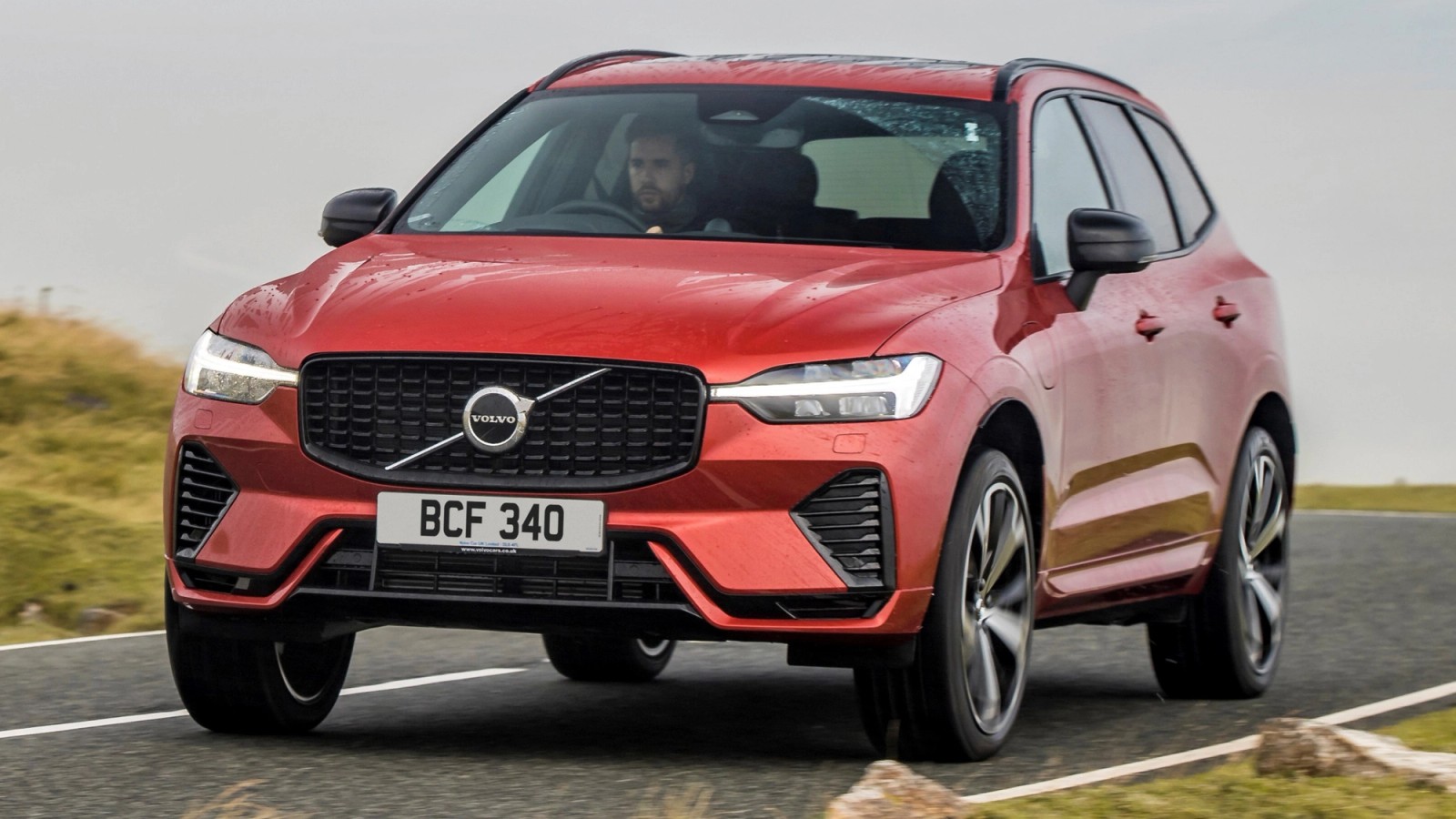 Volvo XC60 driving