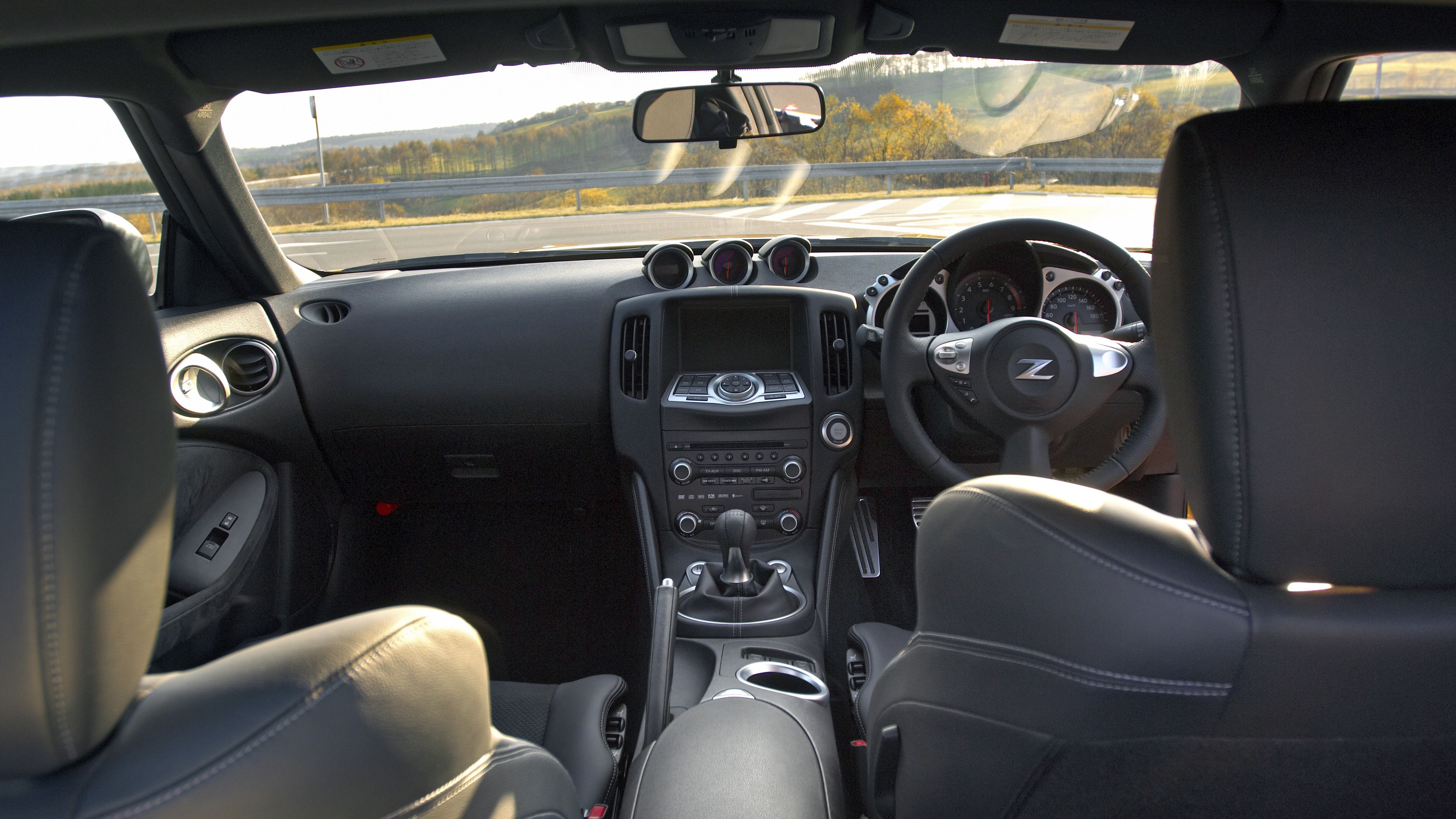 Nissan 370Z interior