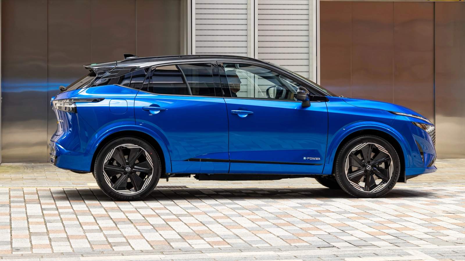 Nissan Qashqai side profile