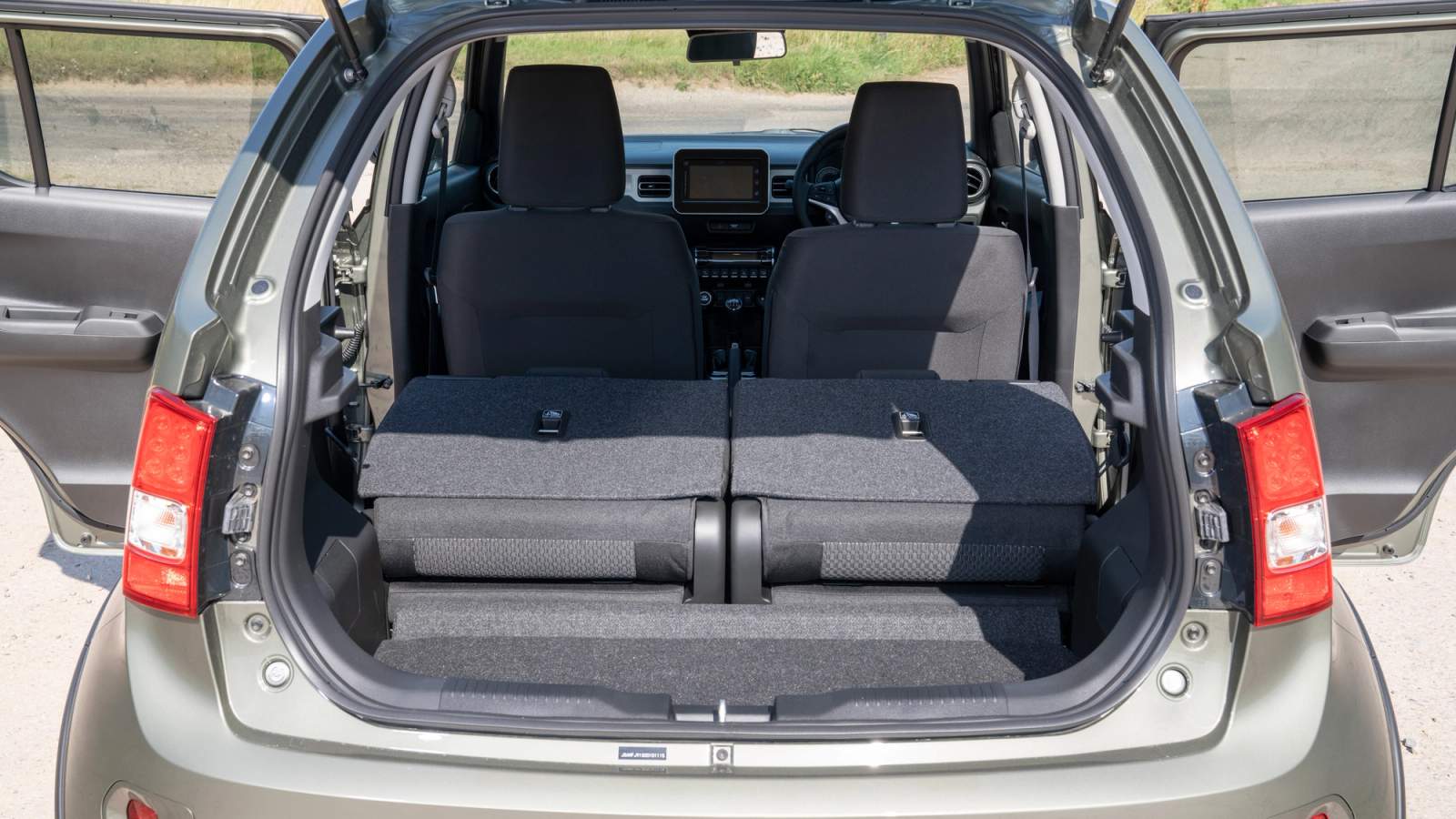 Suzuki Ignis boot