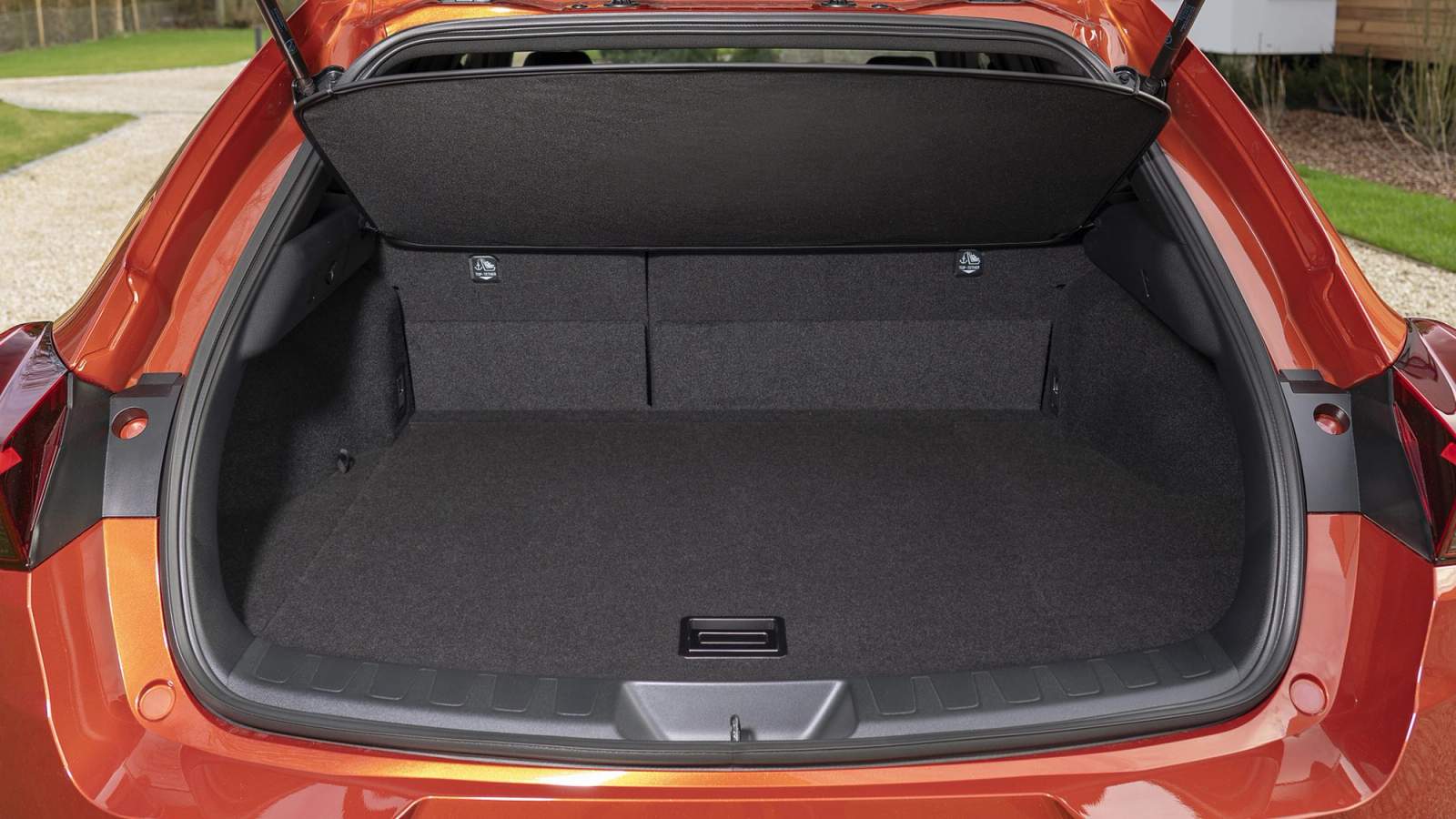 Lexus UX boot