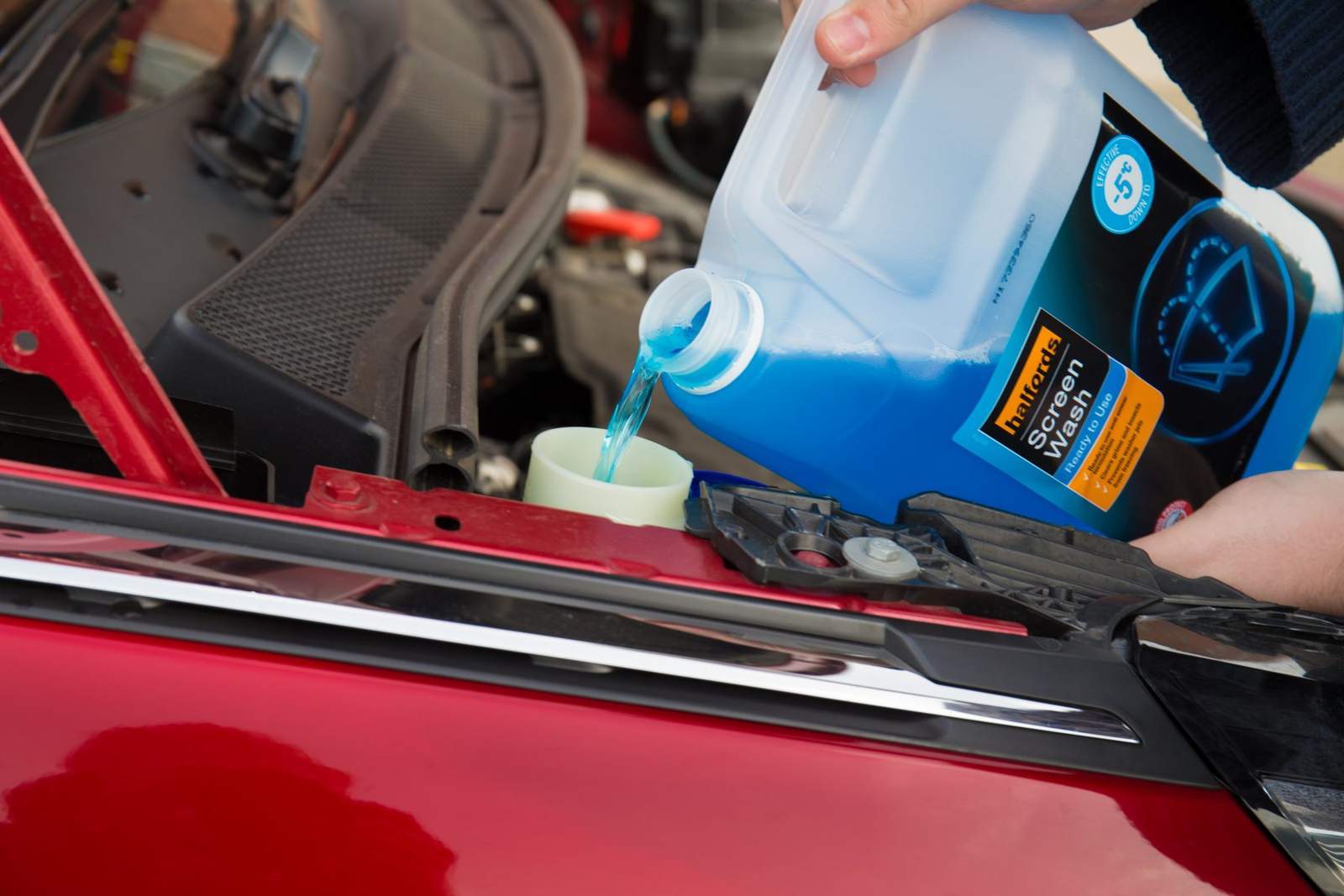 Topping up screenwash