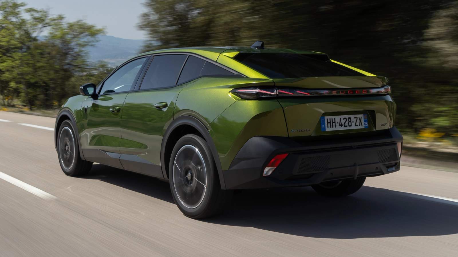 Peugeot 408 rear driving