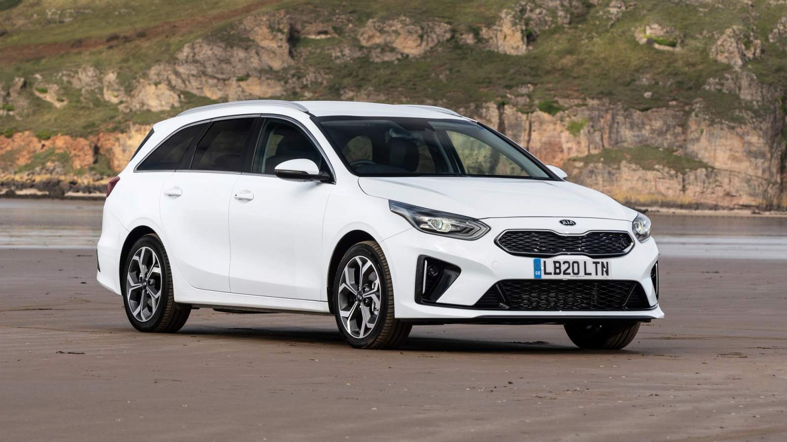 White Kia Ceed Sportswagon parked on the beach