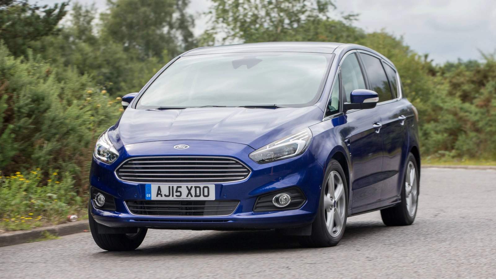 Blue Ford S-MAX 7-seater cornering