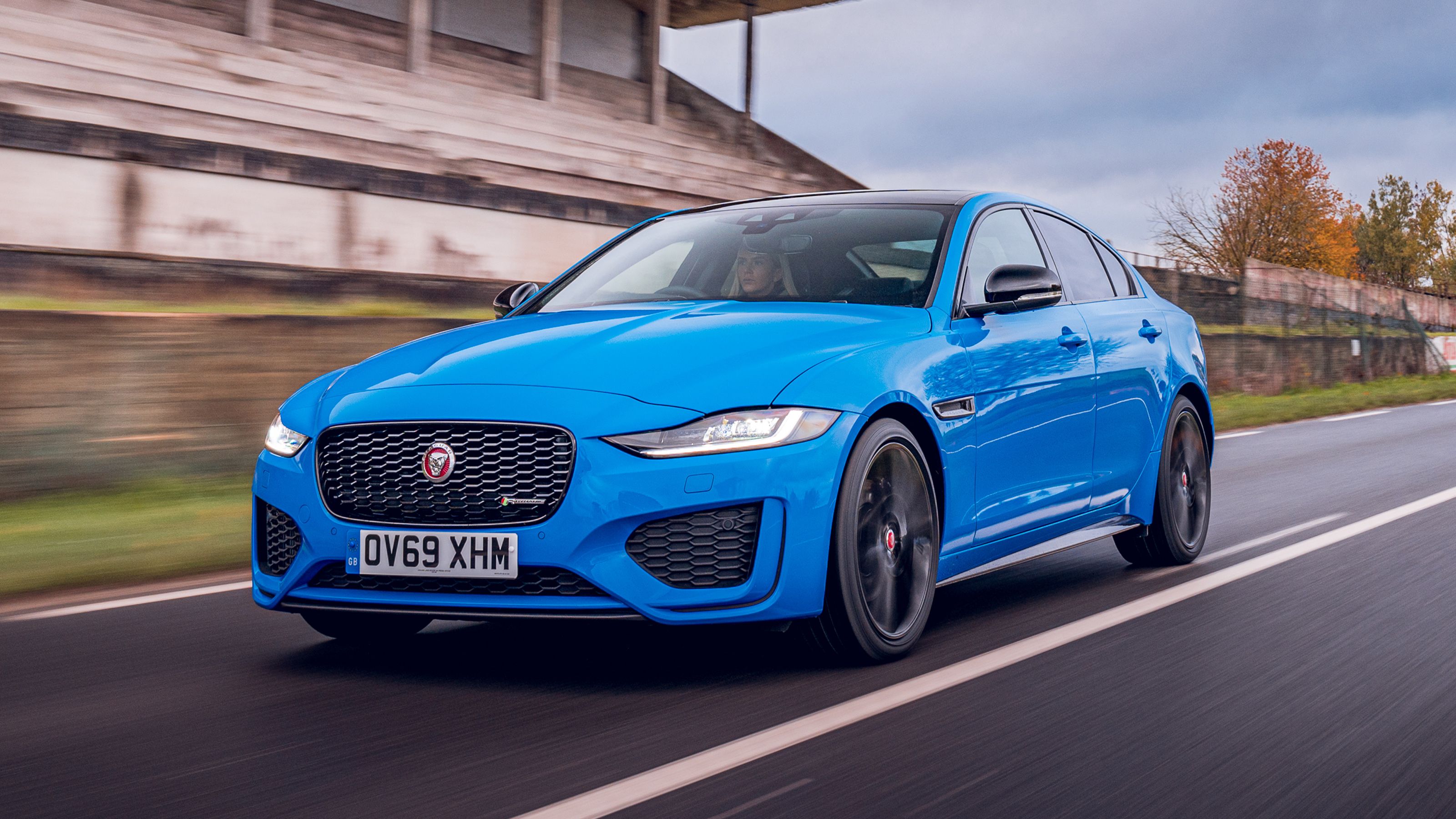 Jaguar XE review image
