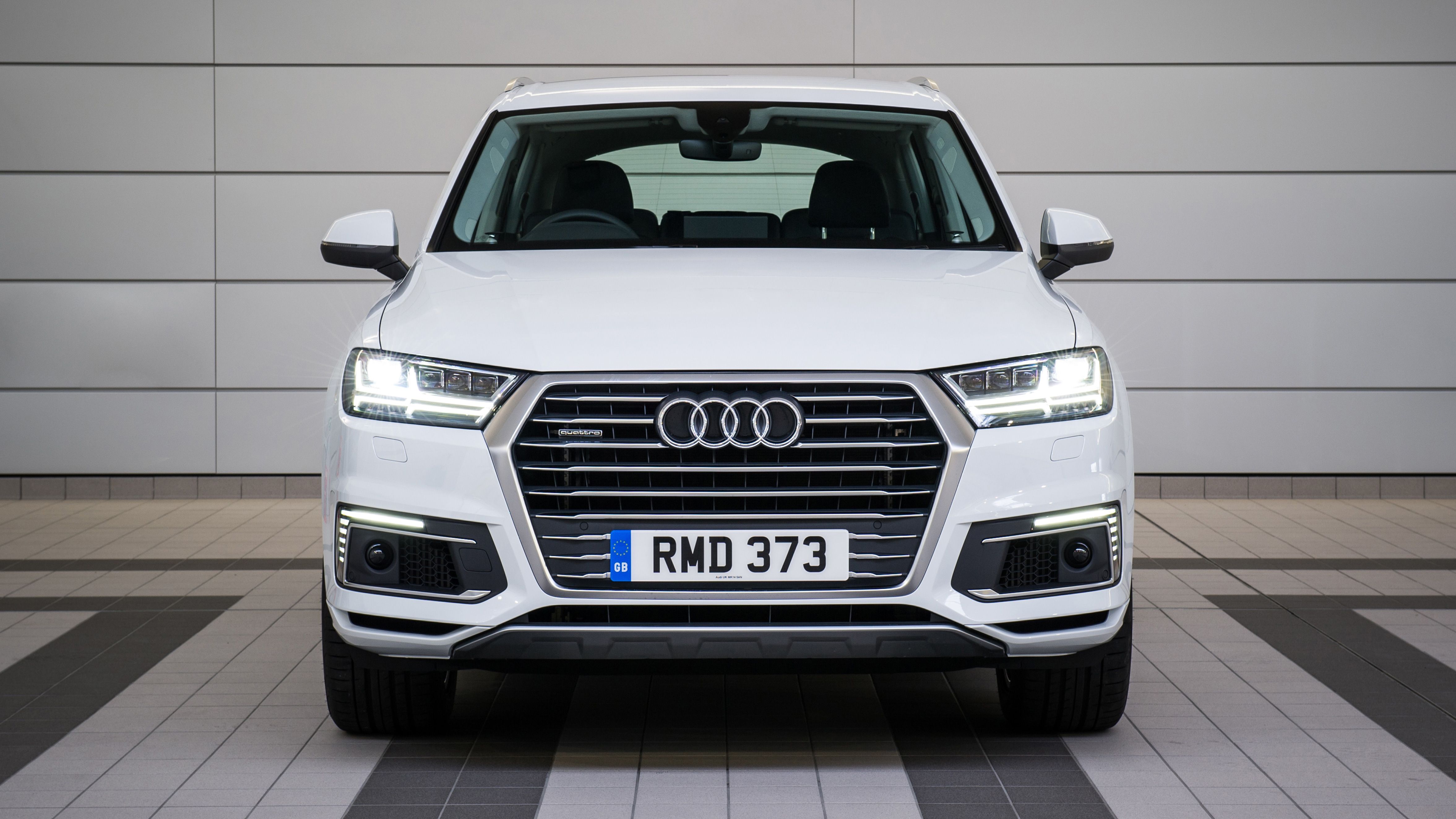Audi Q7 front