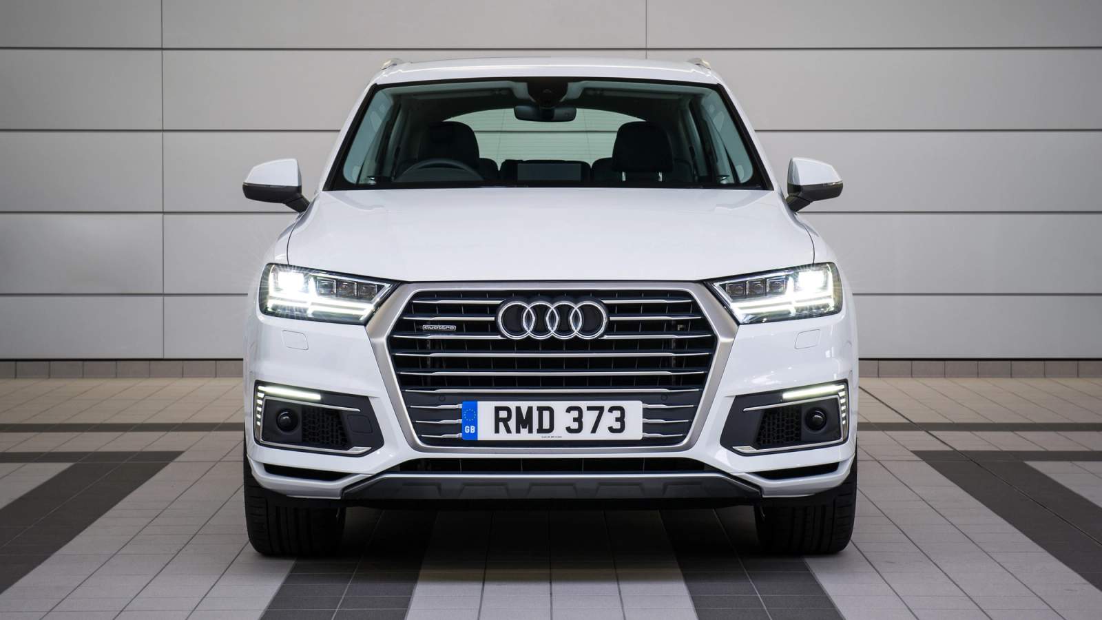 Audi Q7 front