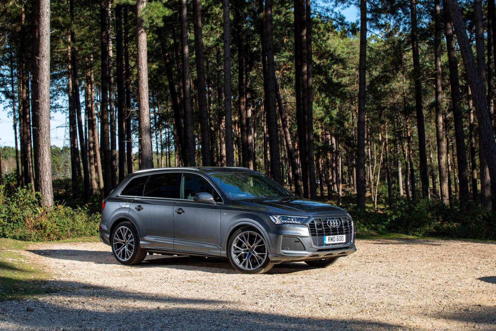Grey Audi Q7 