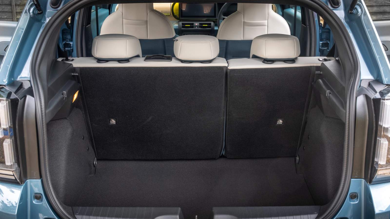 Fiat Grande Panda boot space without parcel shelf