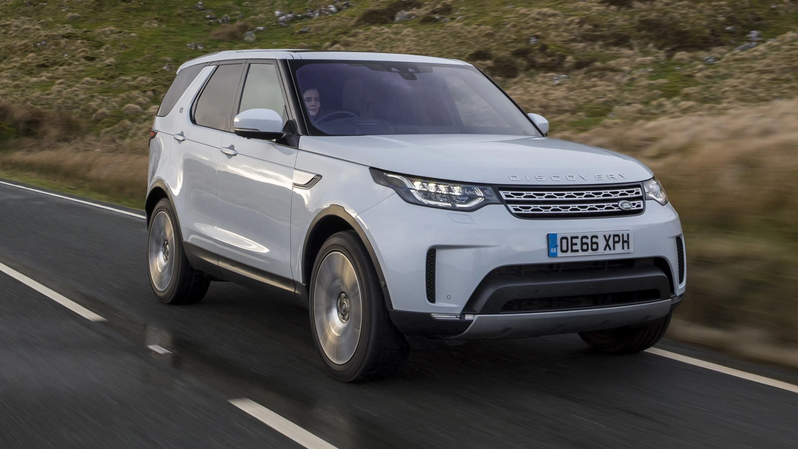 Land Rover Discovery review image