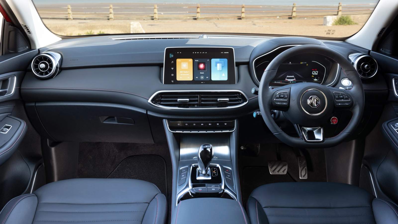 MG HS interior