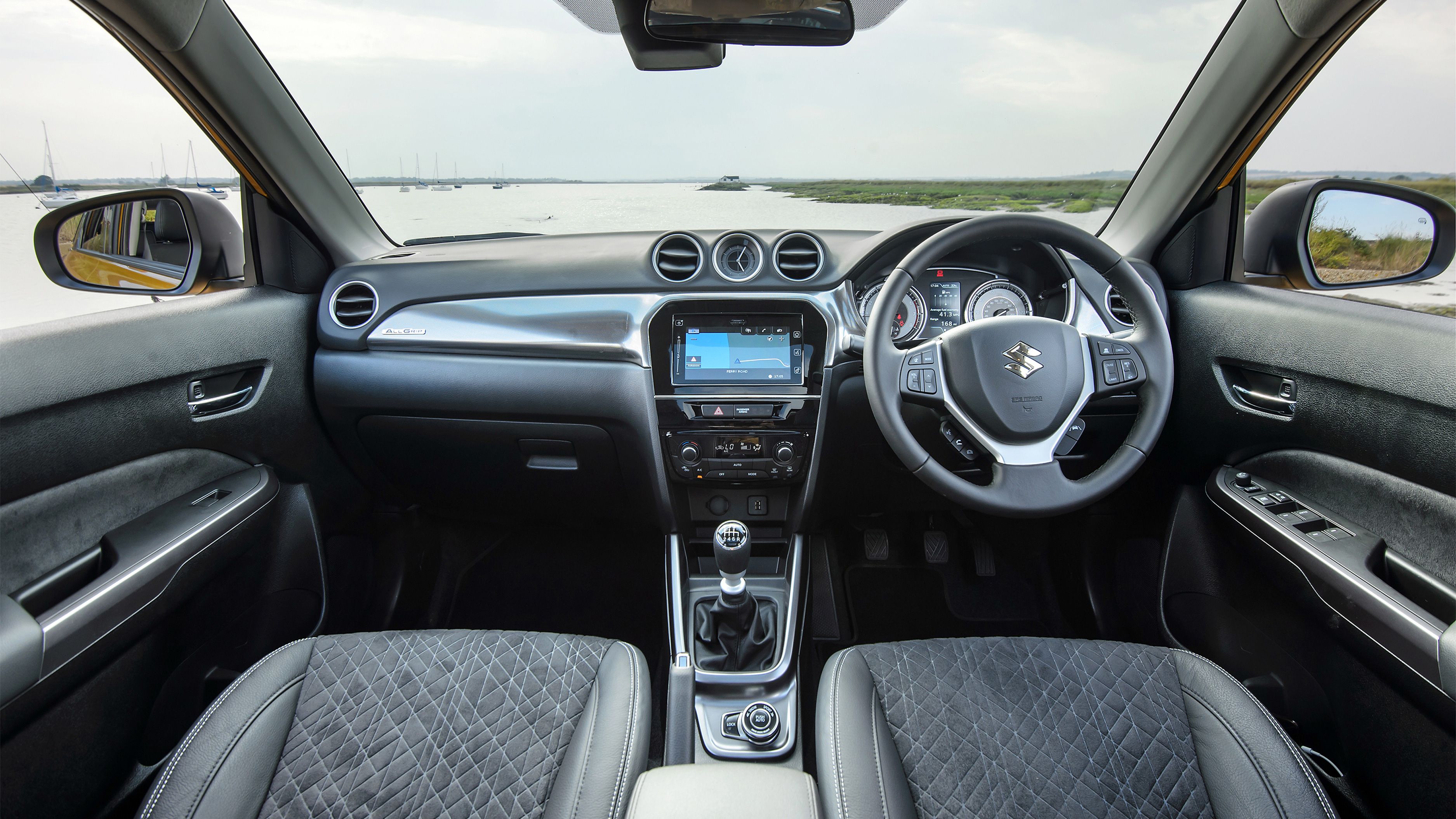 Suzuki Vitara interior