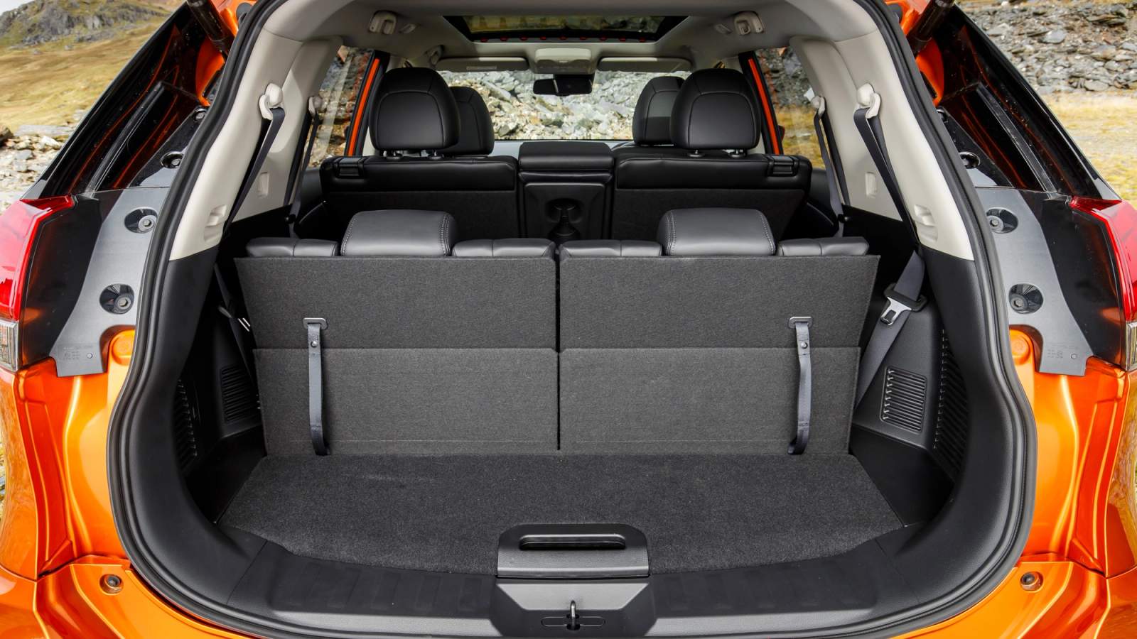 Nissan X-Trail boot