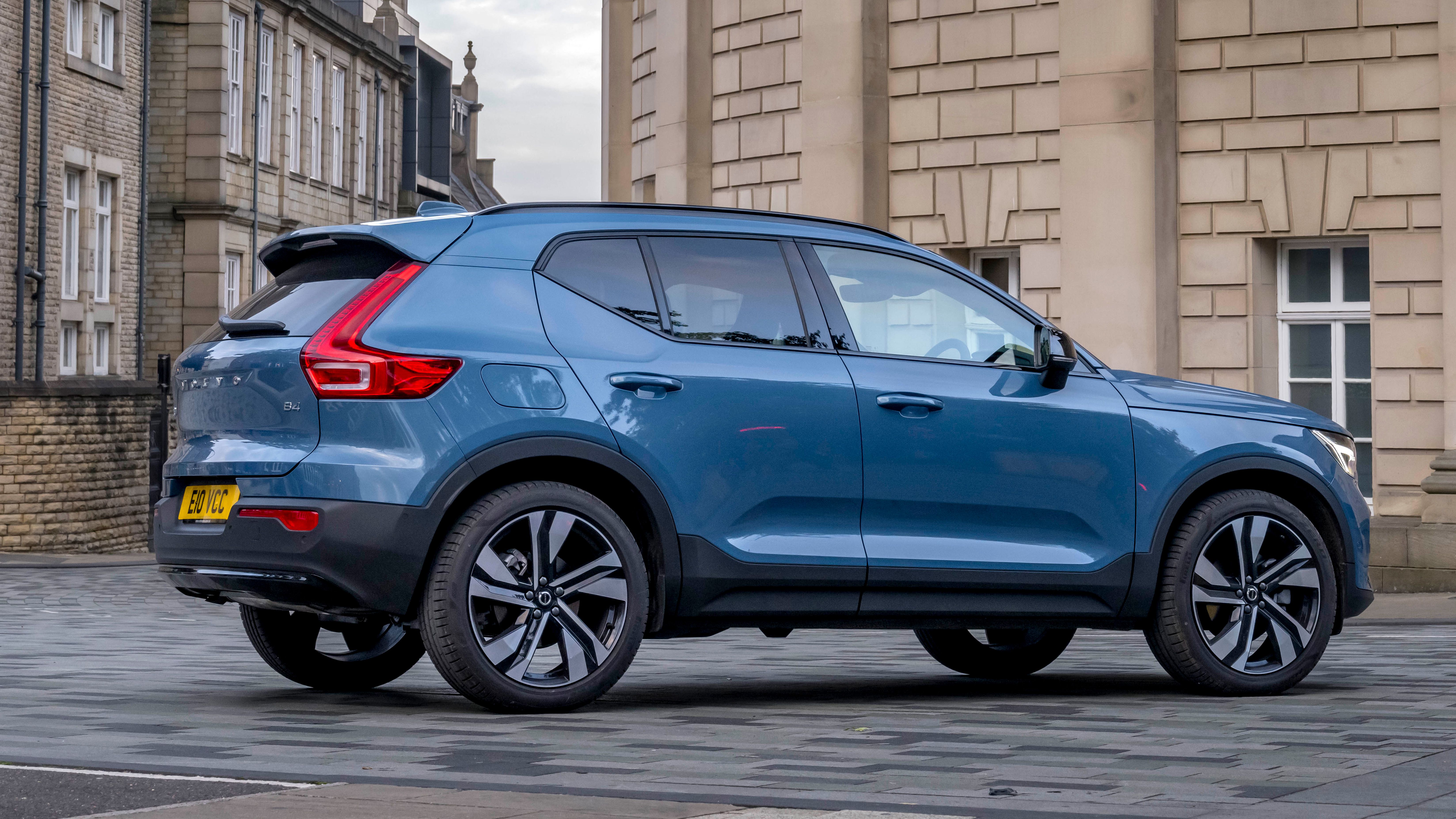 Volvo XC40 side profile parked