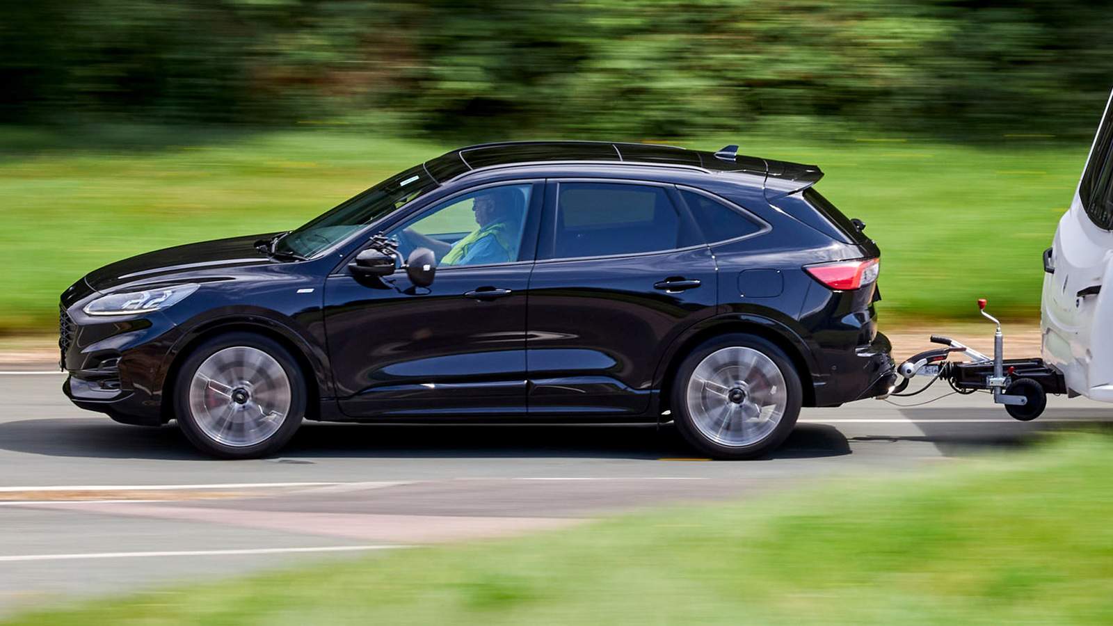Ford Kuga towing