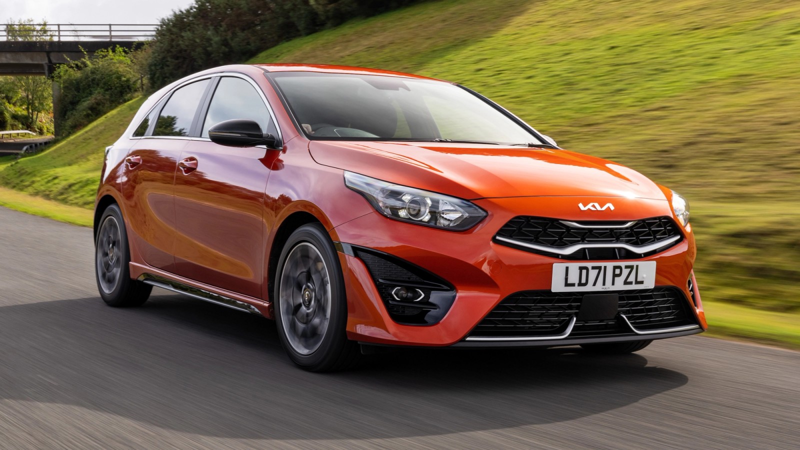 Kia Ceed front quarter driving