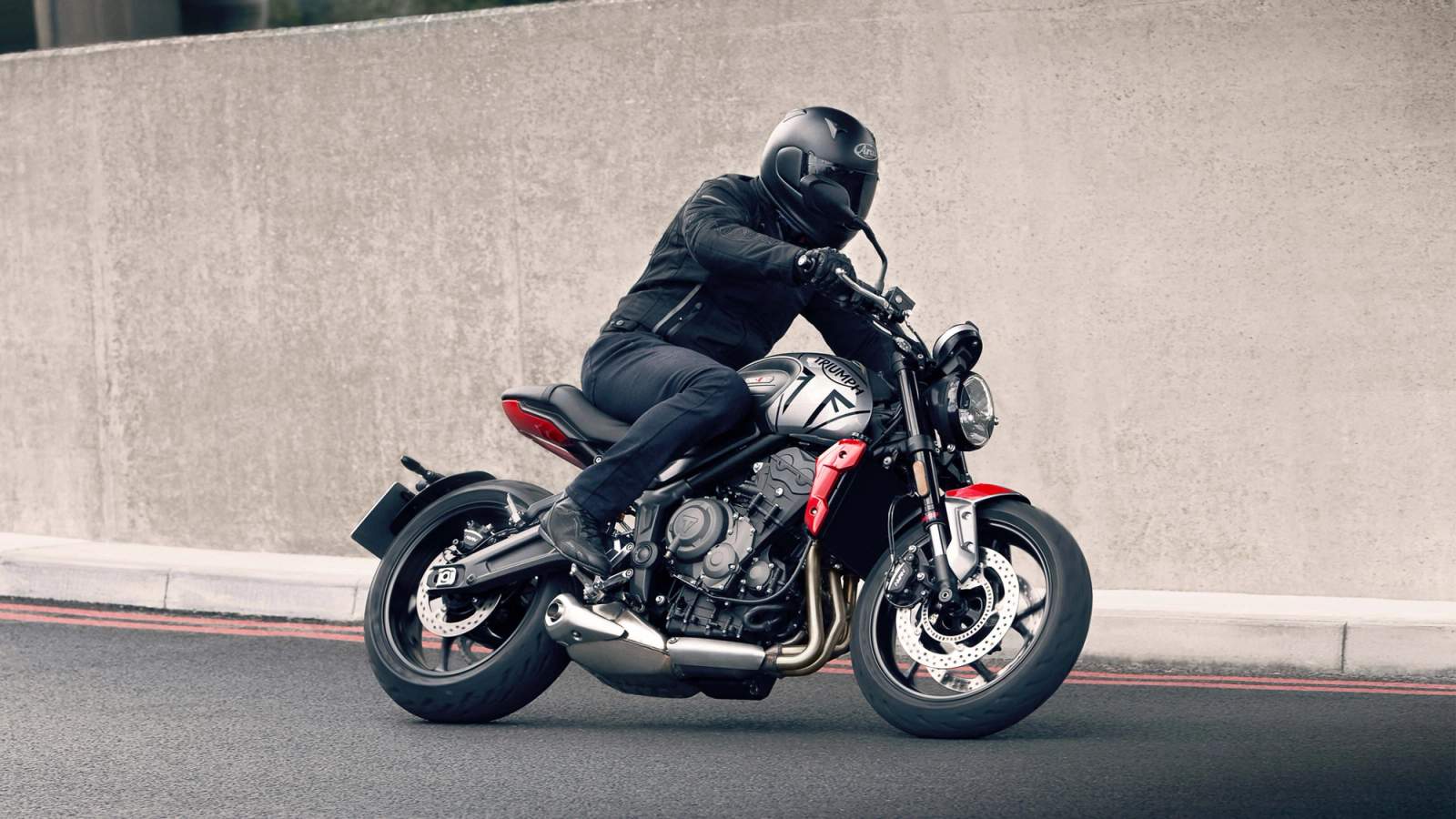 Triumph Trident 660 being ridden around a bend