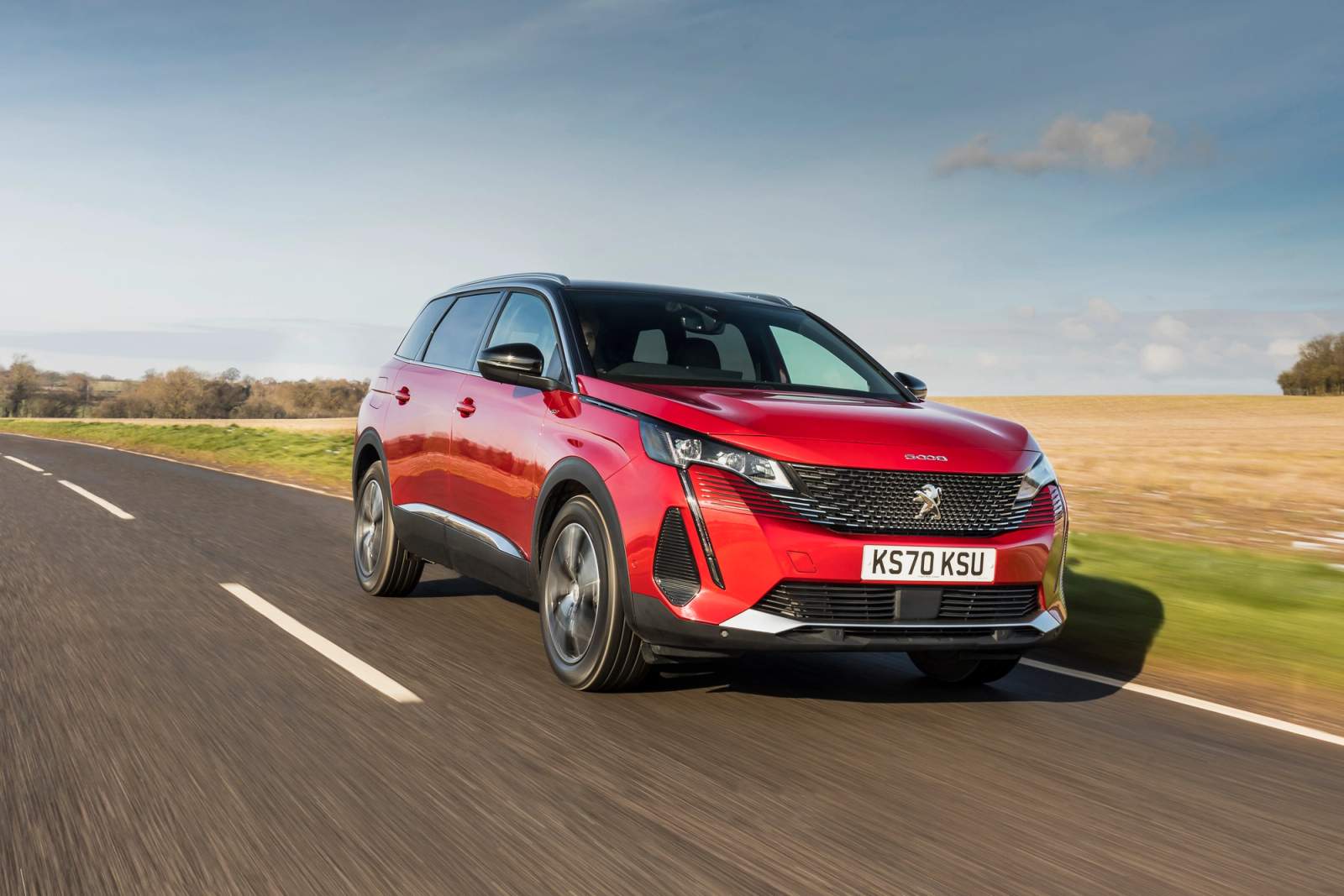 Red Peugeot 5008