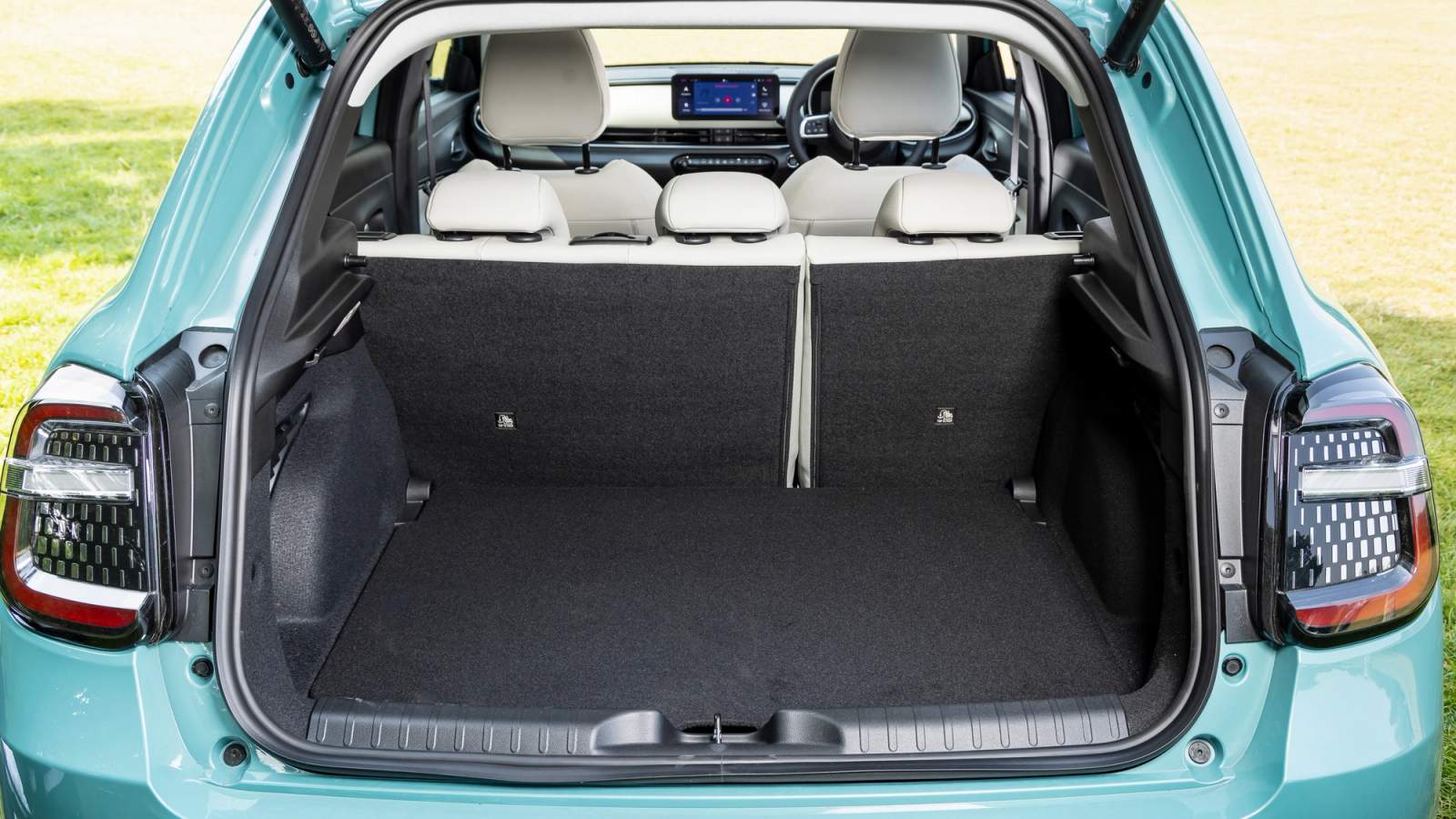 Fiat 600 boot space seats up