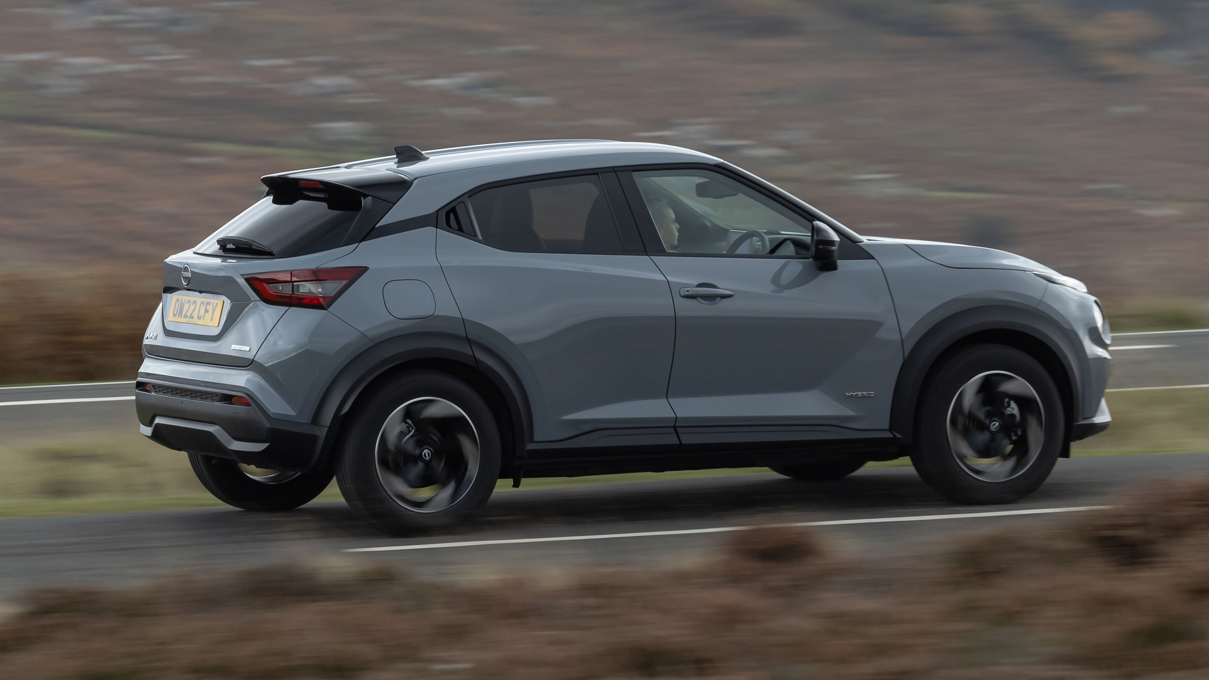 Nissan Juke side profile driving