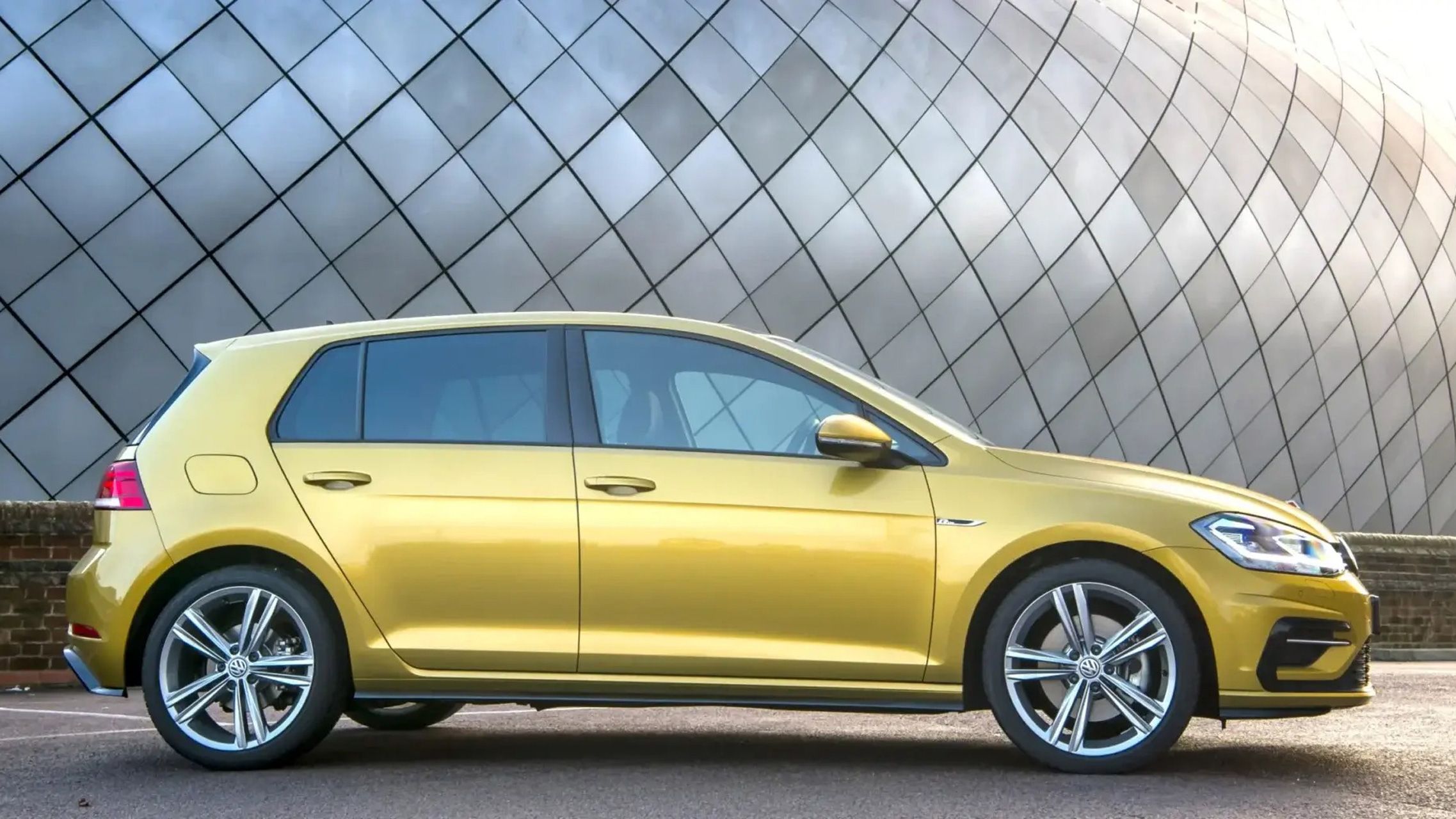 Volkswagen Golf side profile