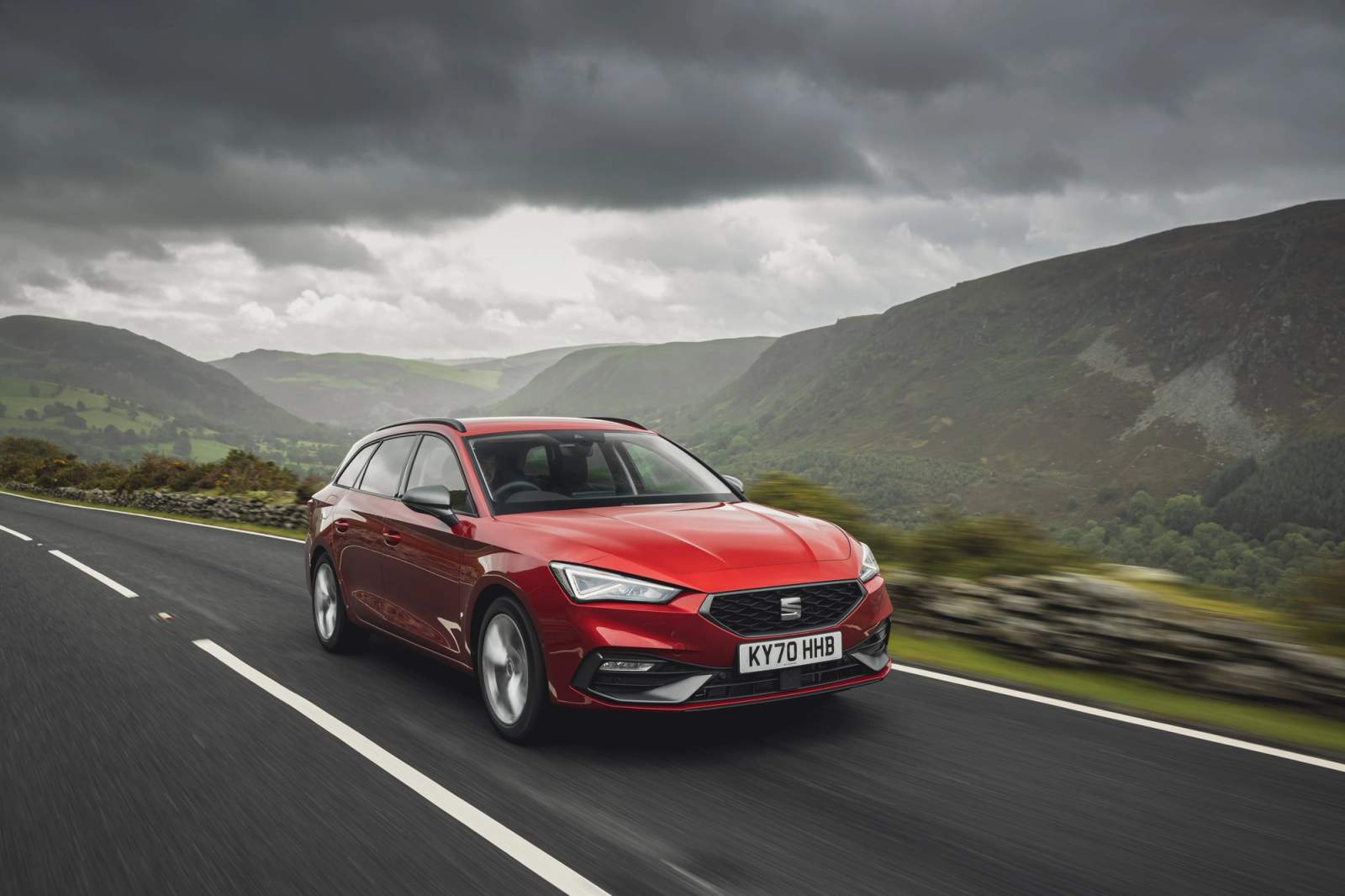 Red Seat Leon Estate driving