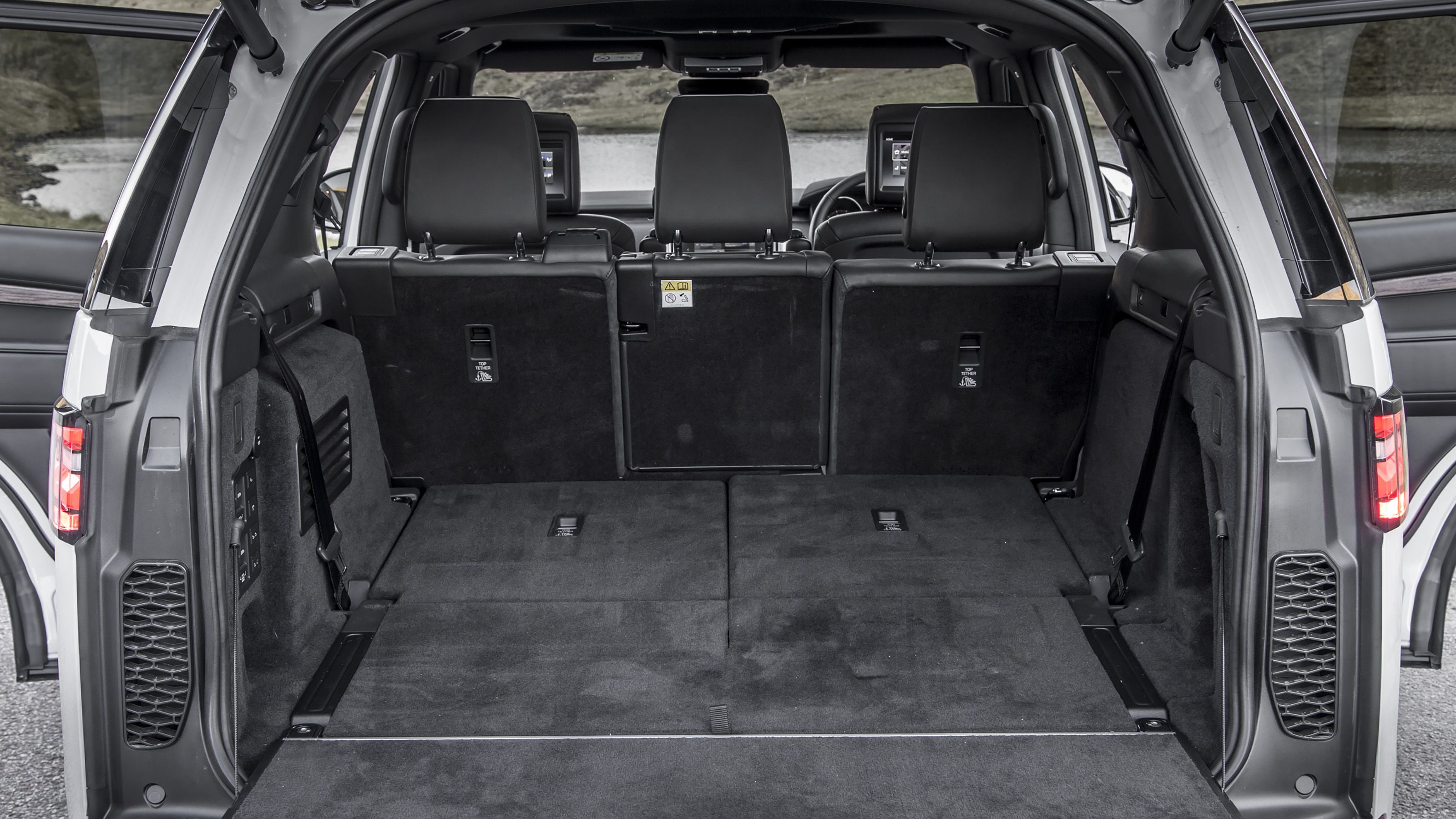 Land Rover Discovery boot space