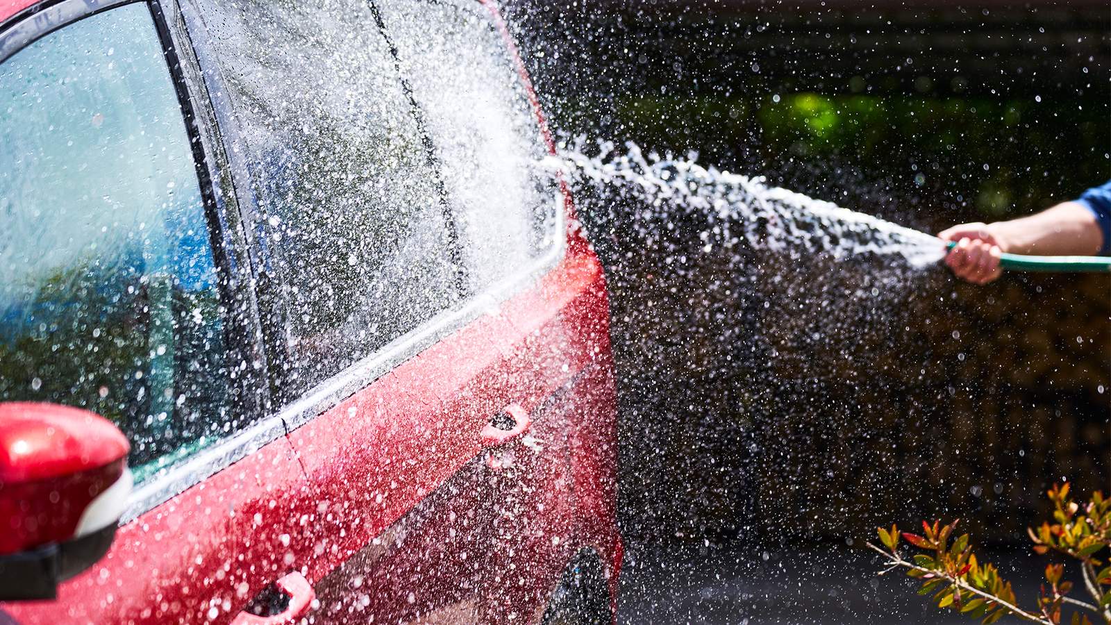 Rinsing a car
