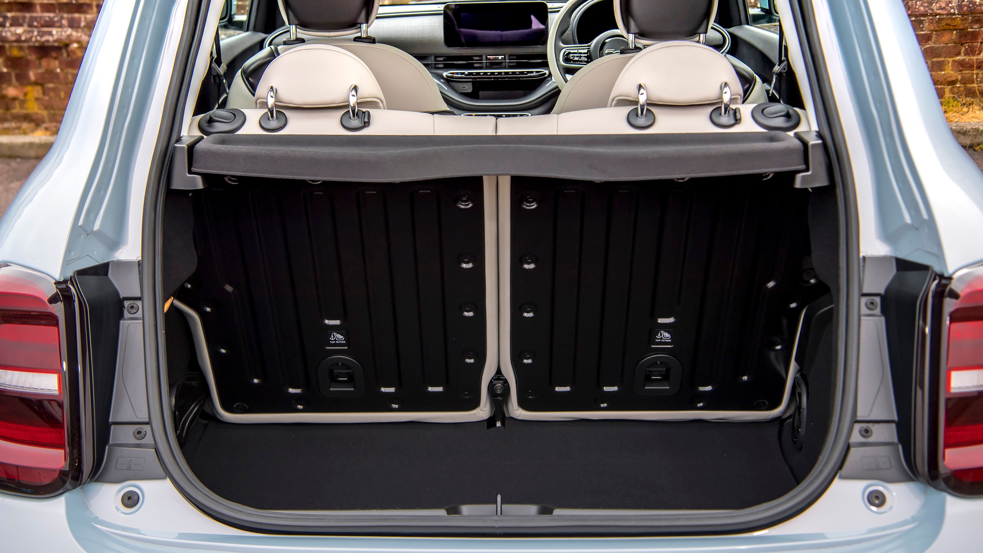 Fiat 500e boot space