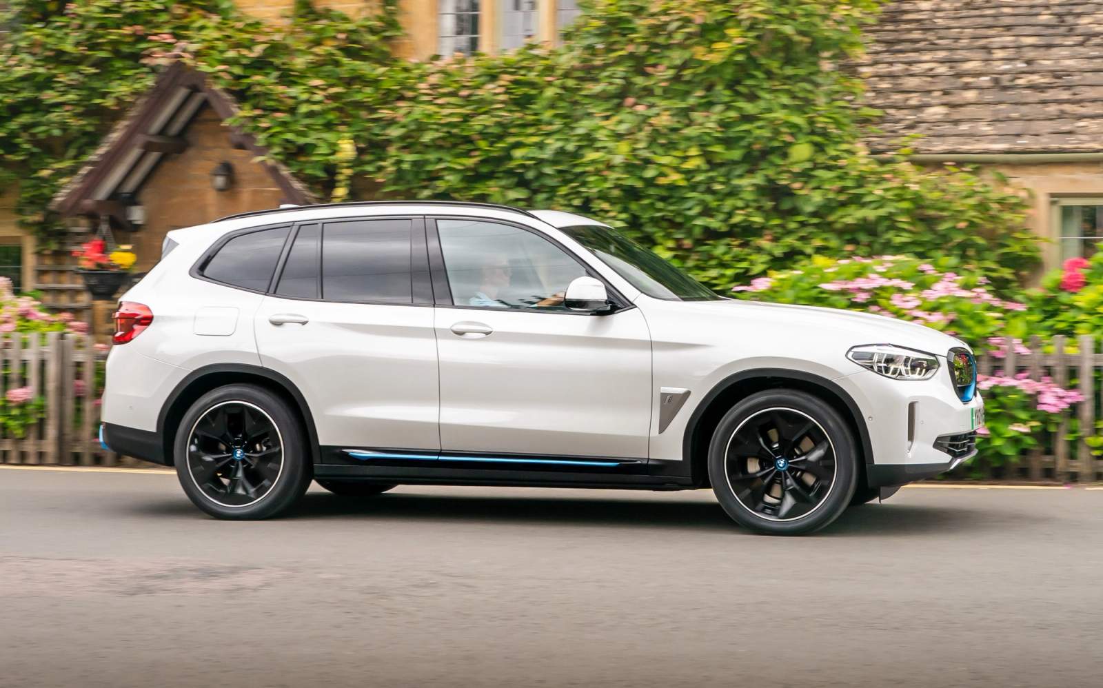 BMW iX3 side driving