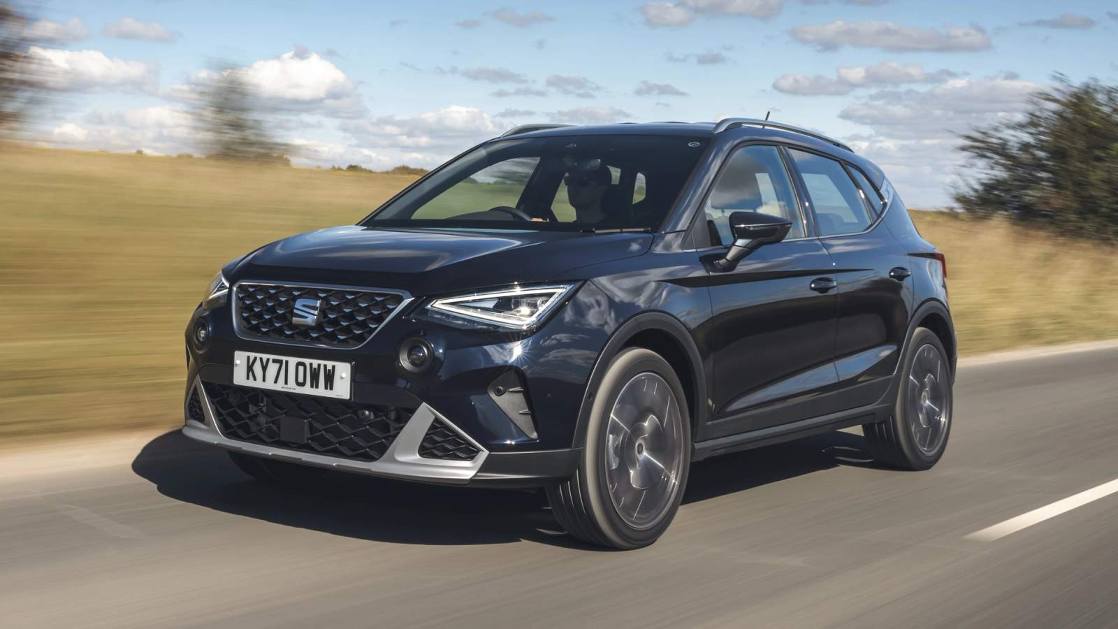 SEAT Arona driving