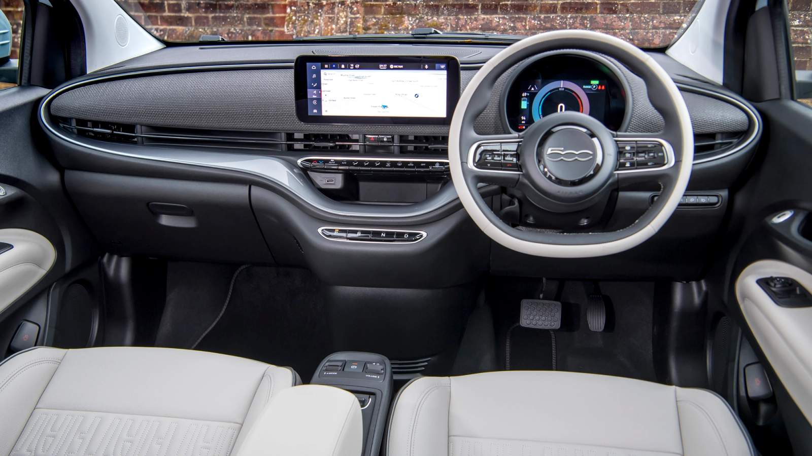 Fiat 500e interior