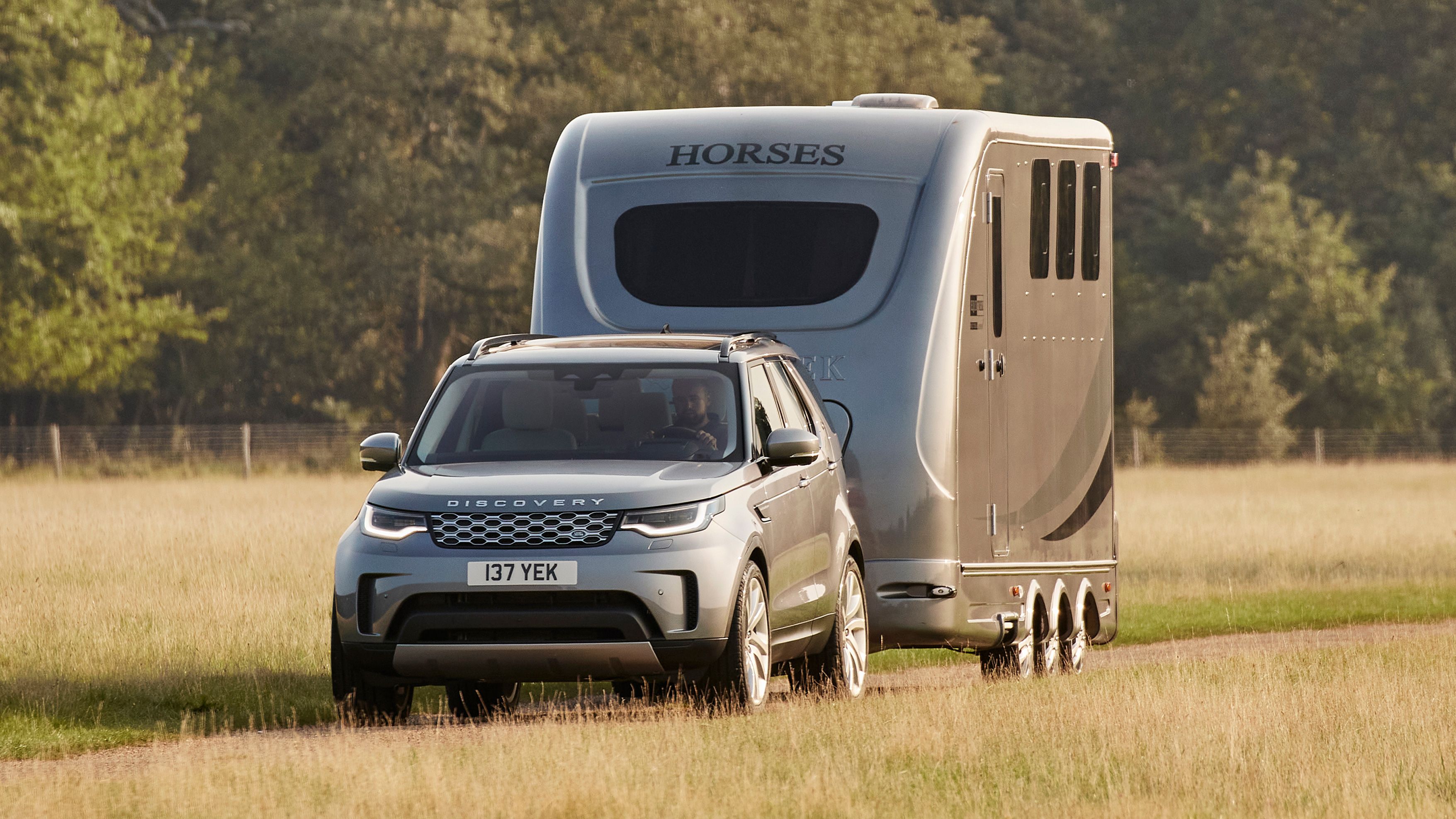 Land Rover Discovery towing a trailer