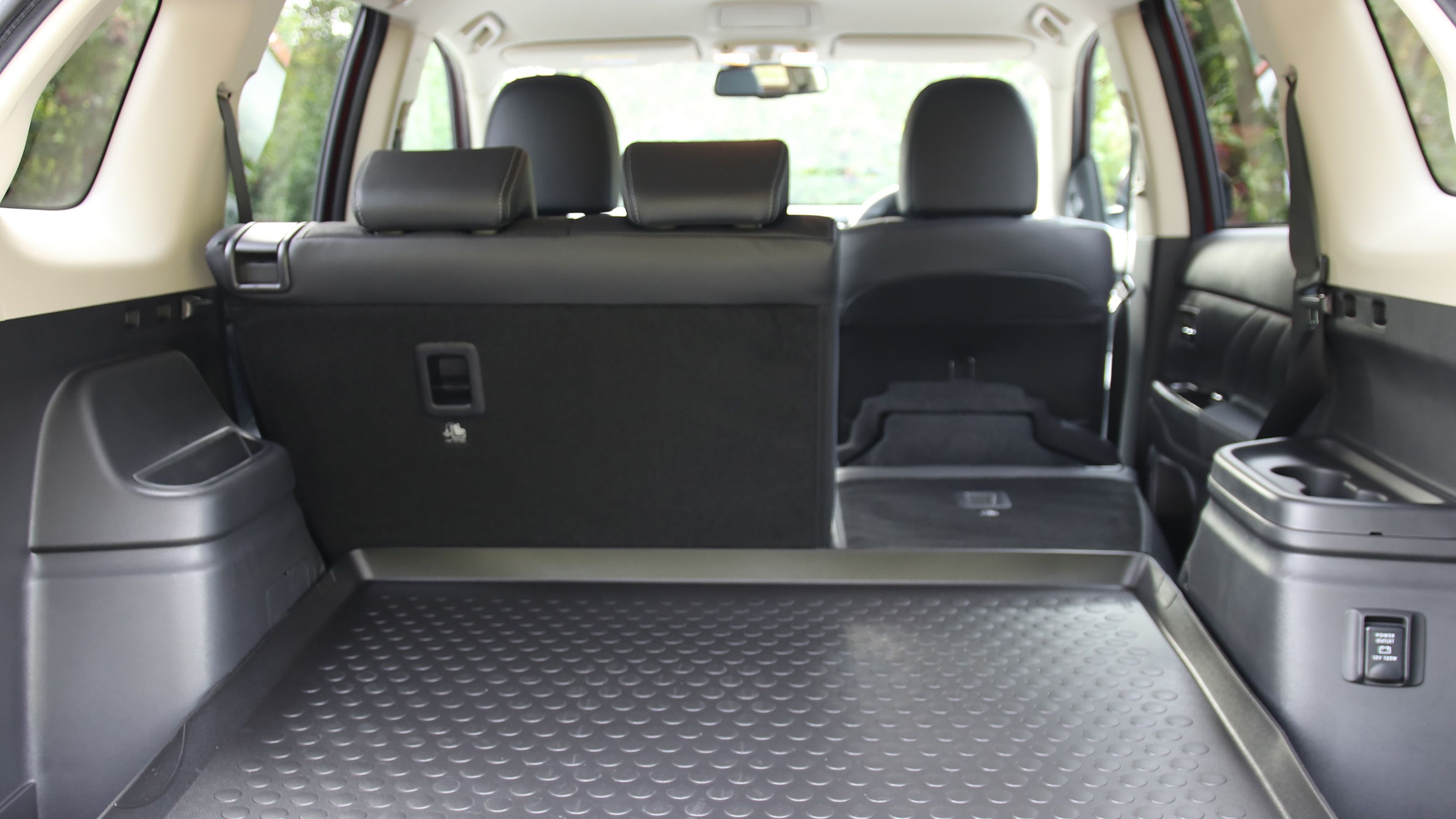 Mitsubishi Outlander boot space