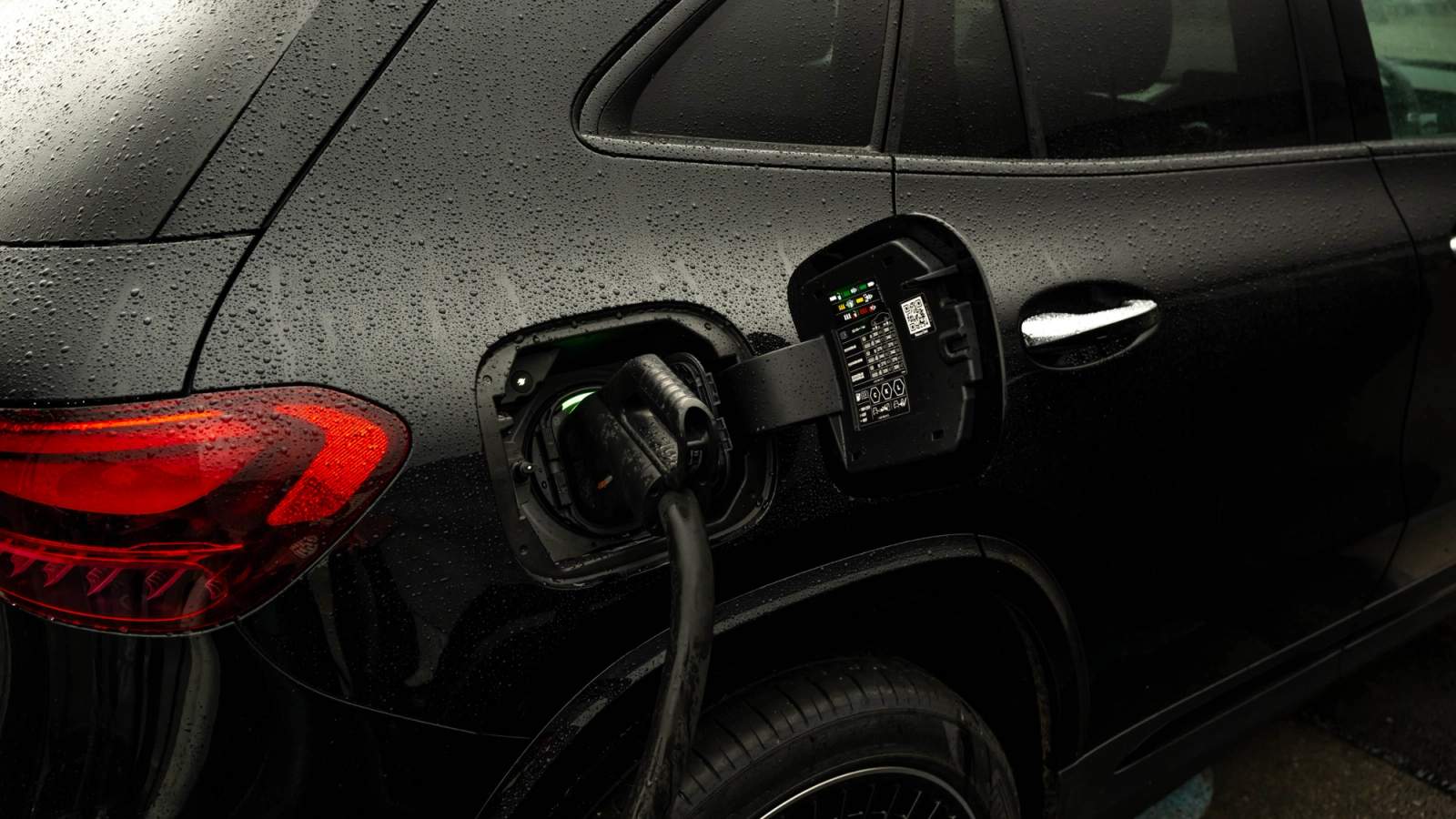 Mercedes SUV charging