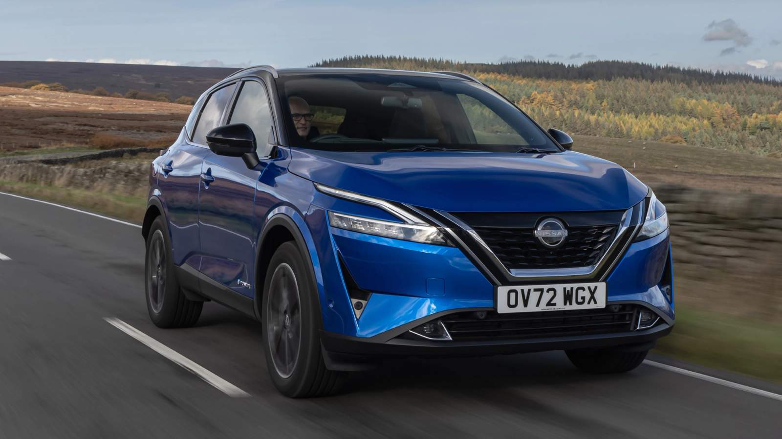 Nissan Qashqai driving
