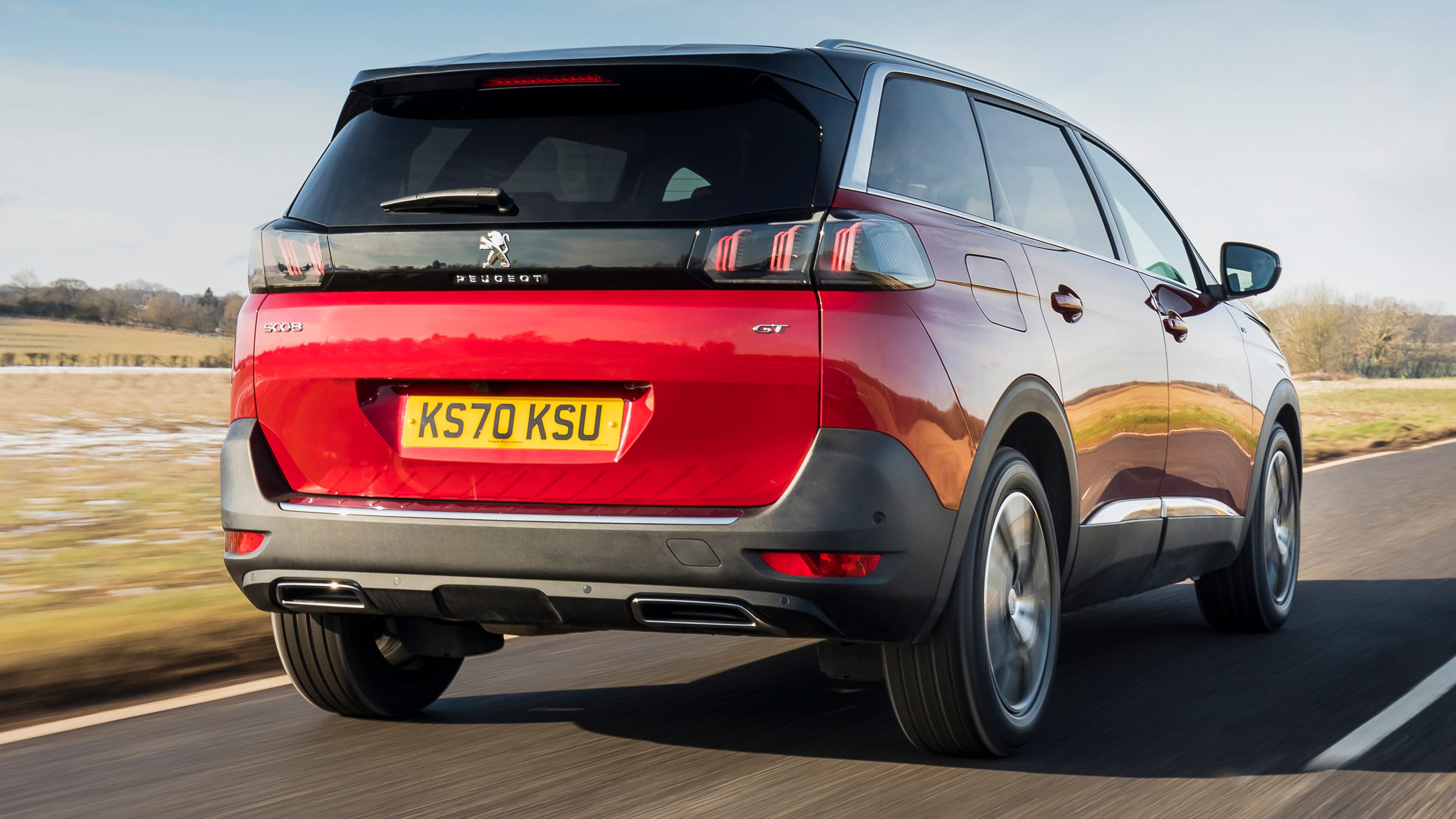 Peugeot 5008 driving rear