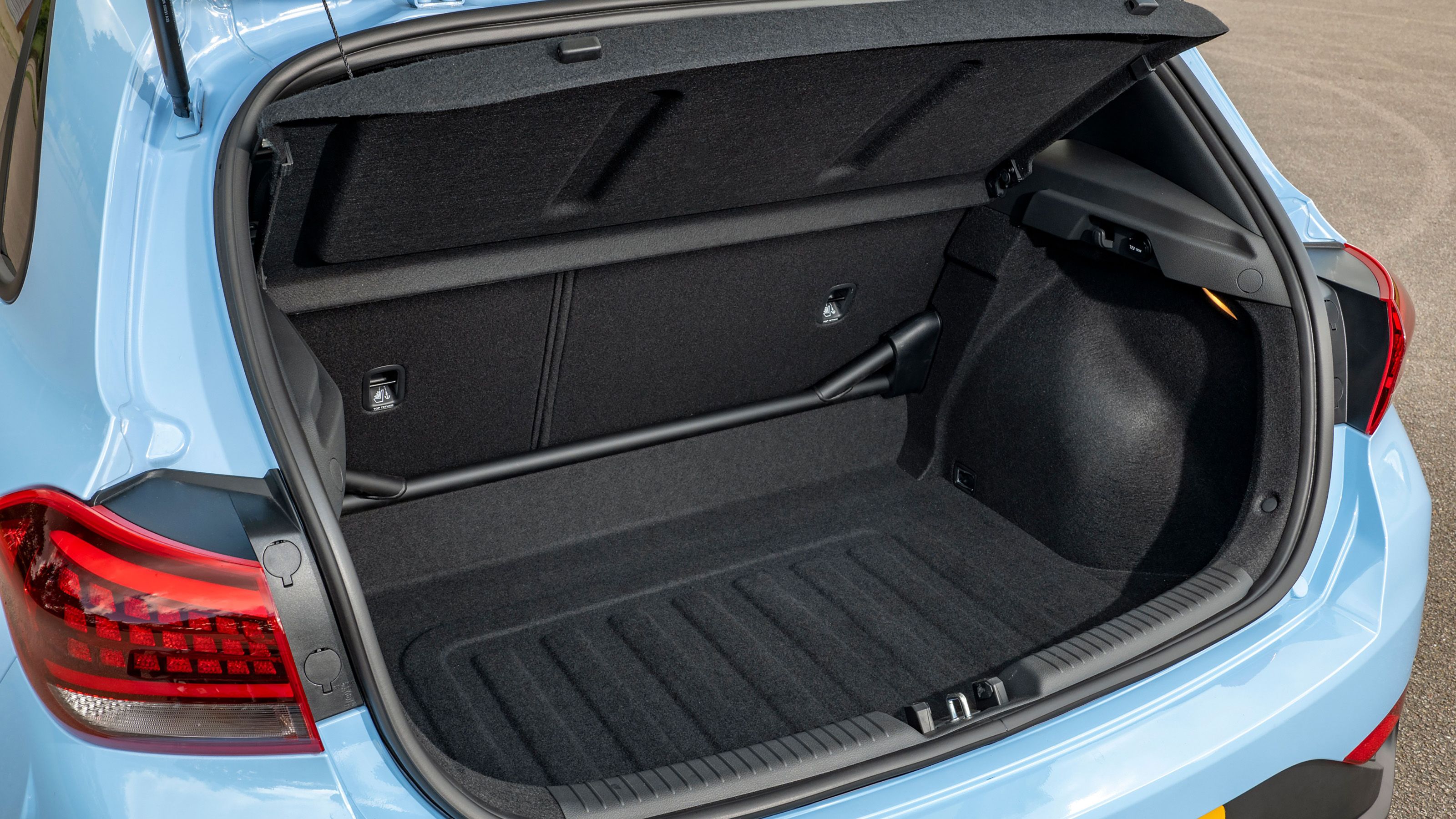 Hyundai i30N boot space