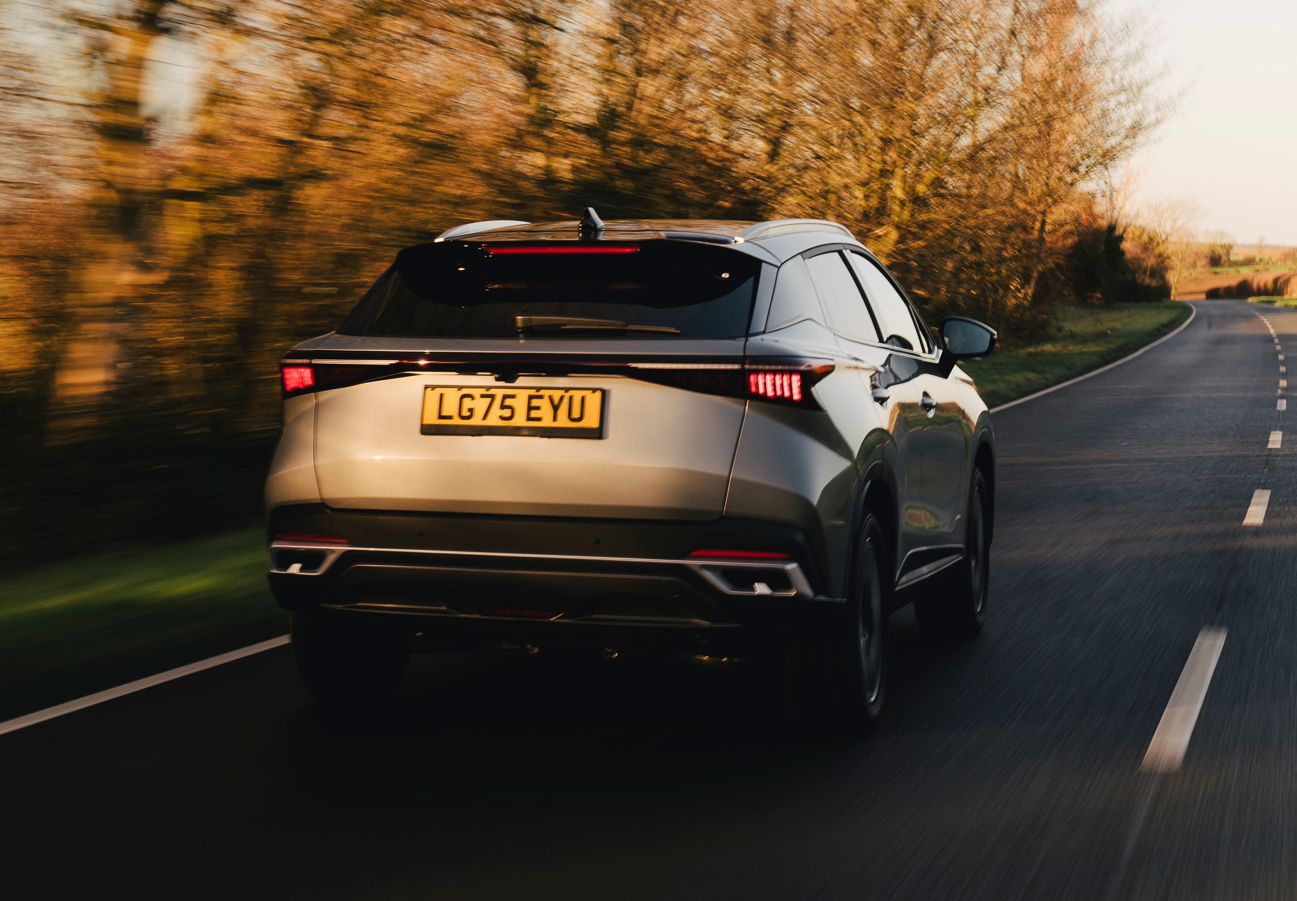 Omoda 5 rear driving