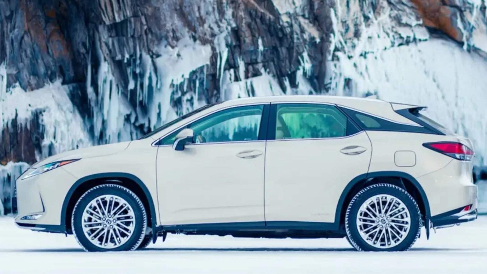Lexus RX in the snow