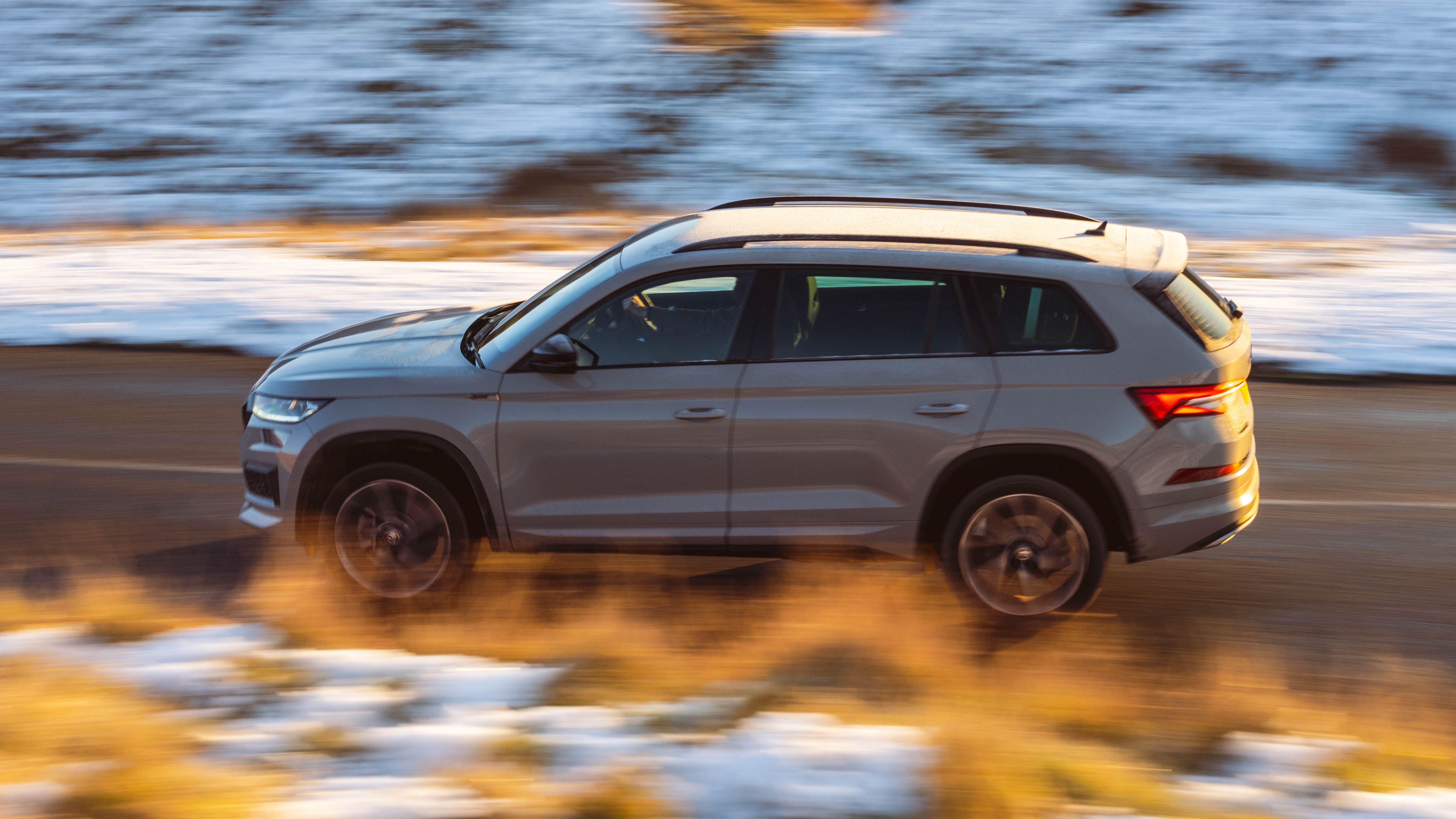 Skoda Kodiaq side profile driving