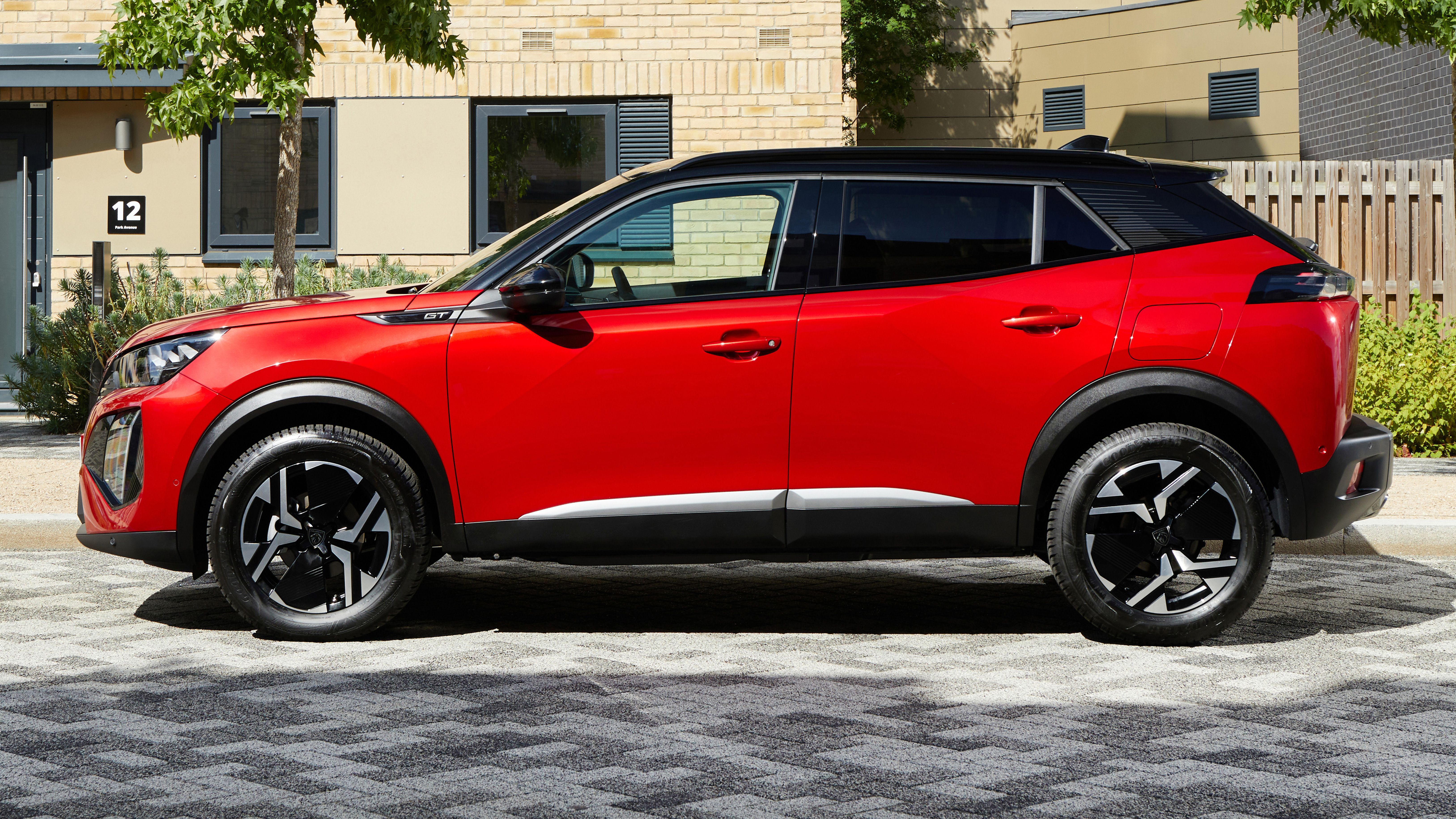 Peugeot 2008 side profile