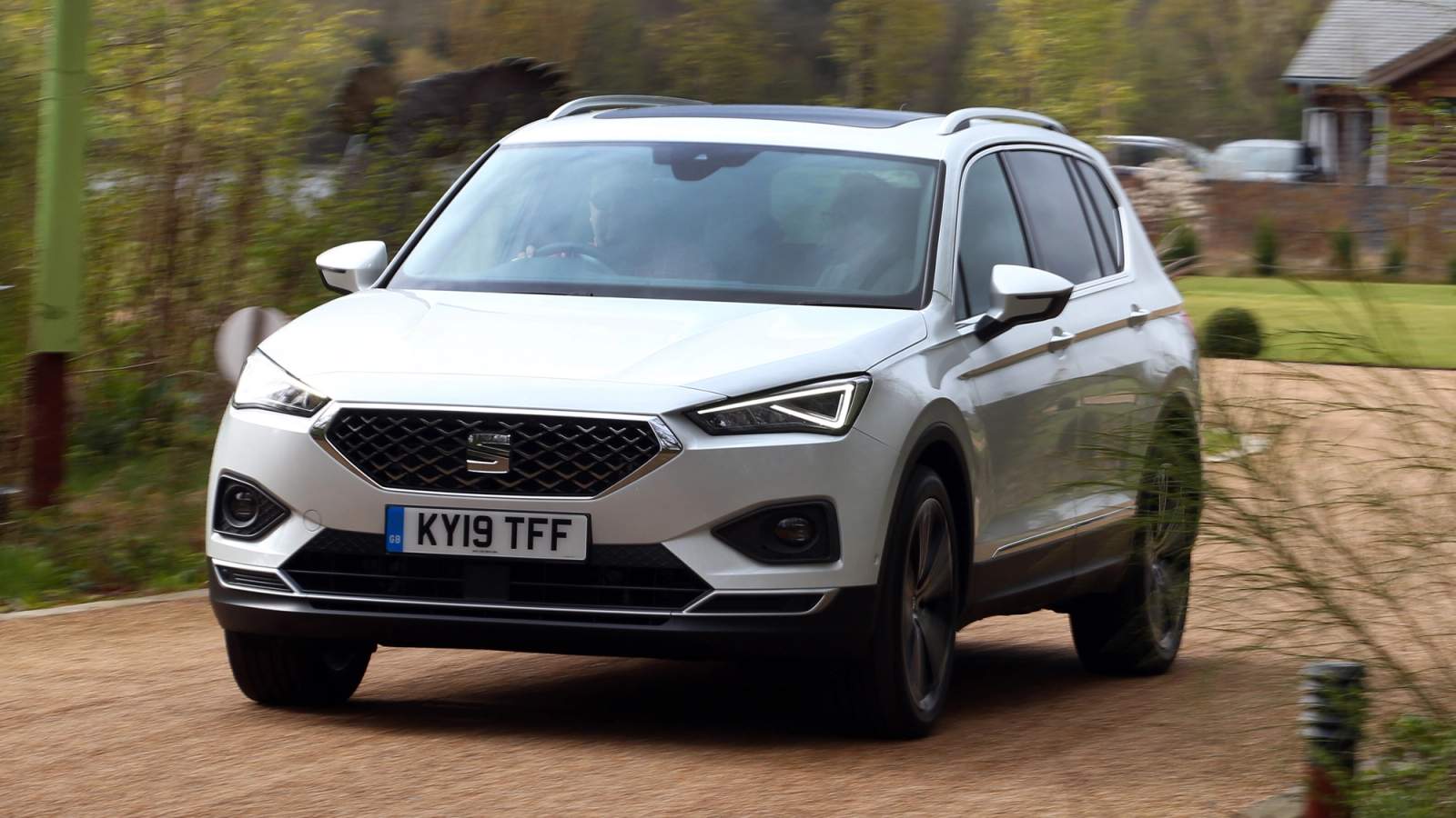 SEAT Tarraco front quarter