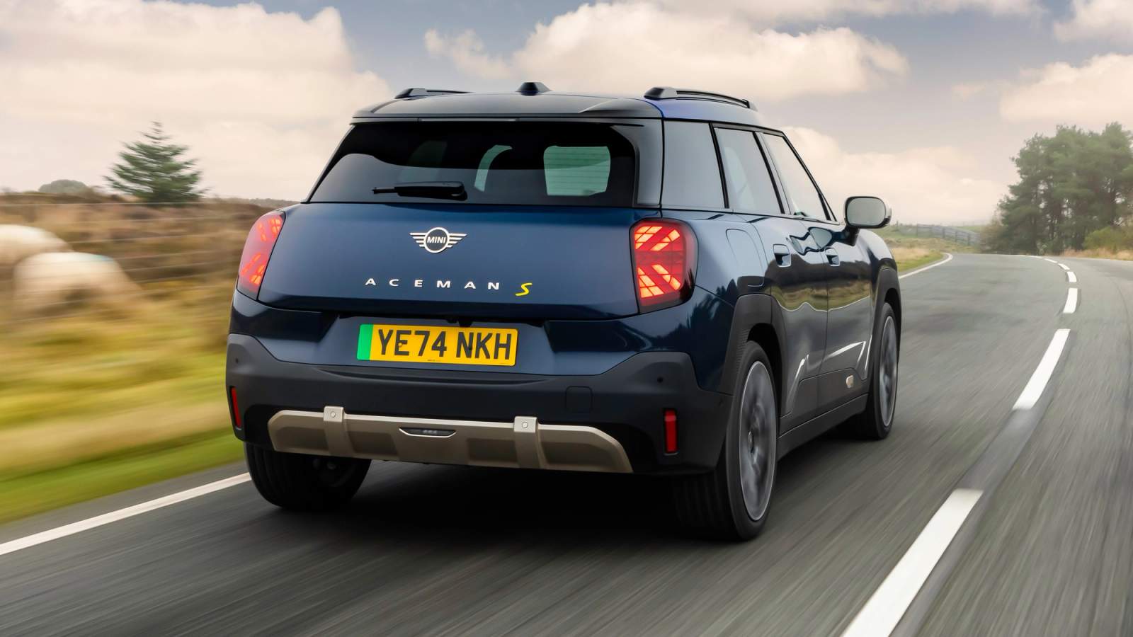 MINI Aceman rear driving
