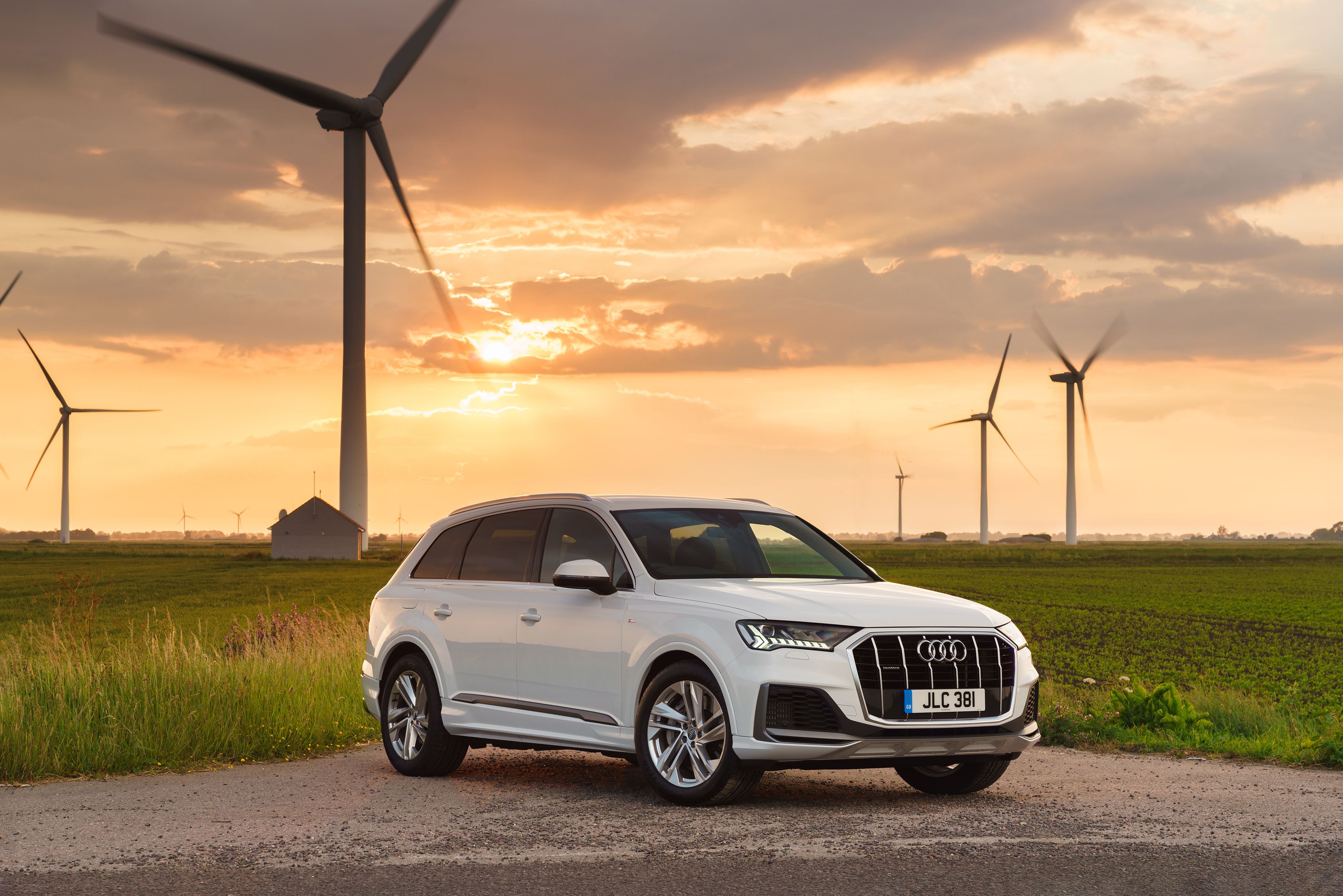 White Audi Q7