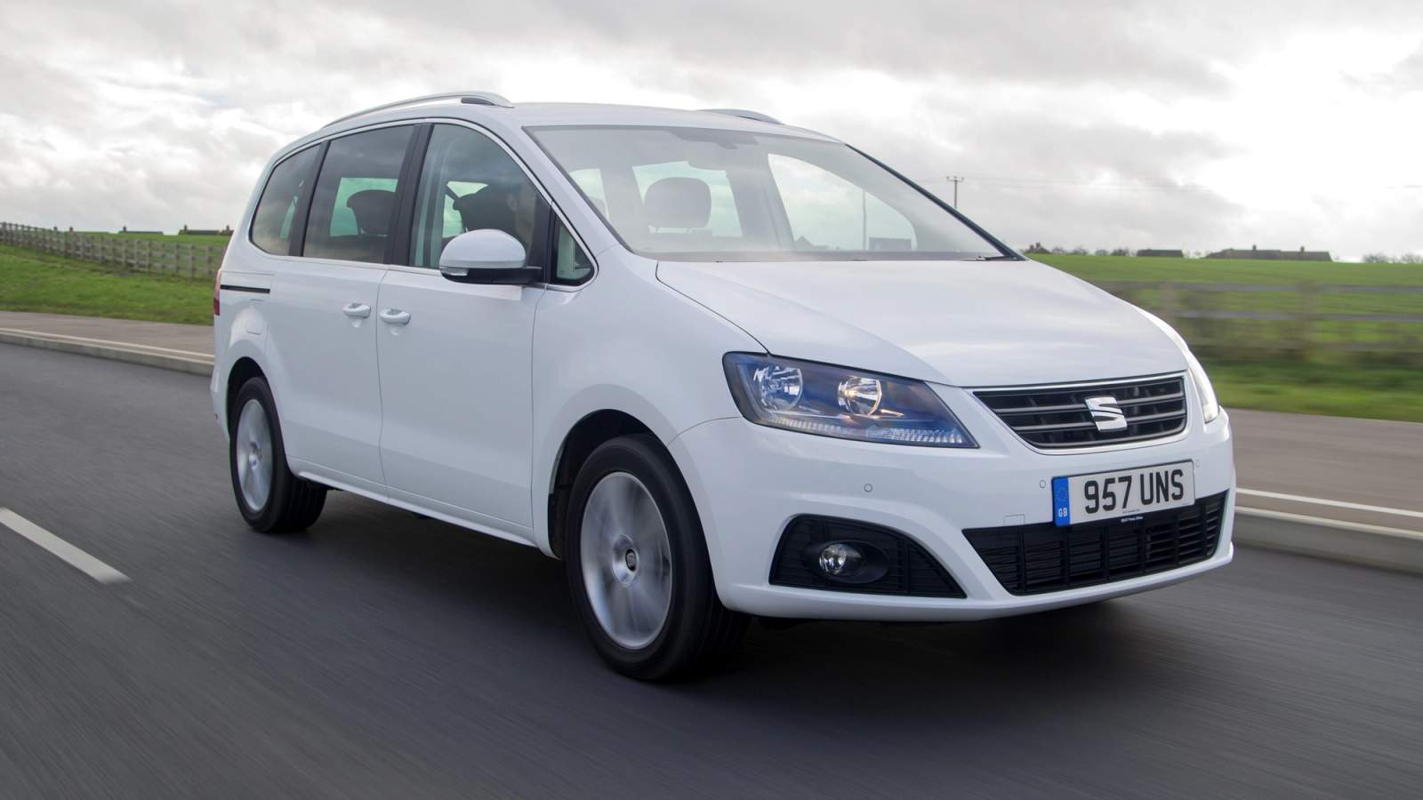 SEAT Alhambra front quarter driving