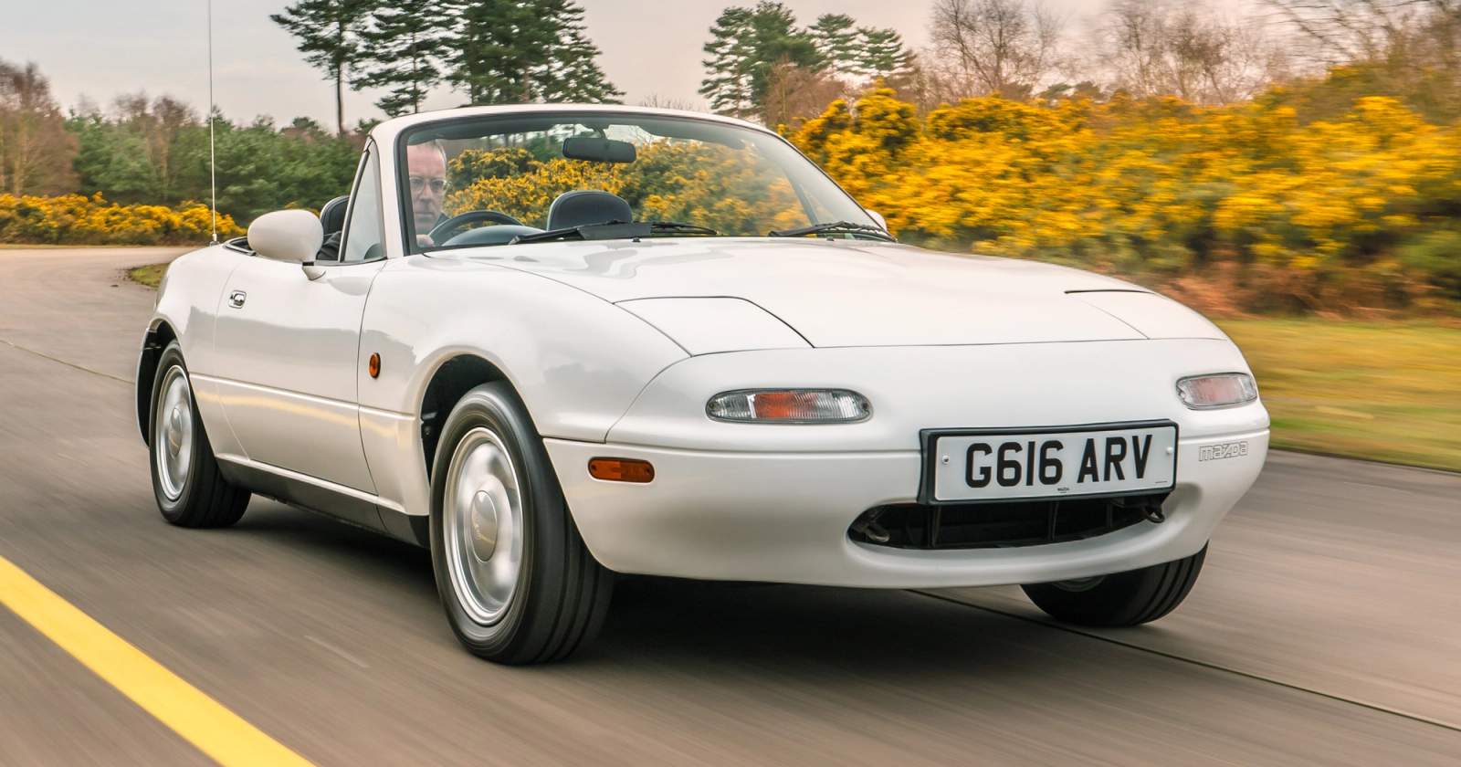Mazda MX-5 NA driving