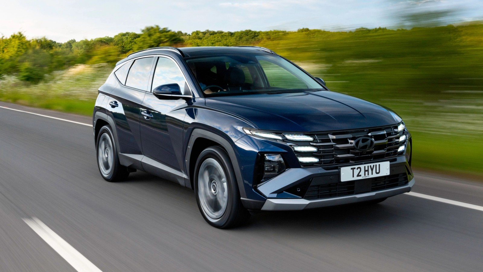 Hyundai Tucson front quarter driving